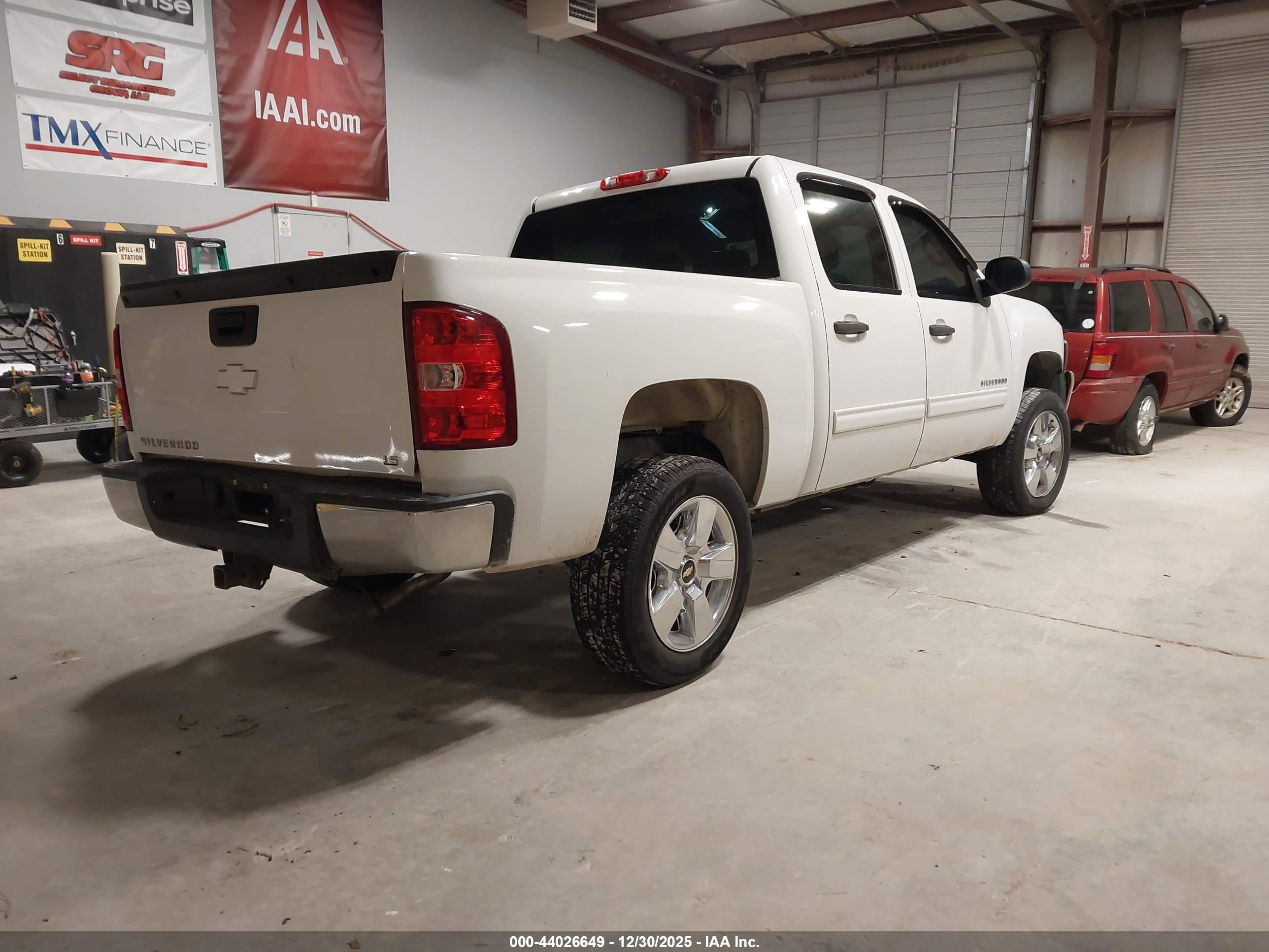 CHEVROLET SILVERADO image 4