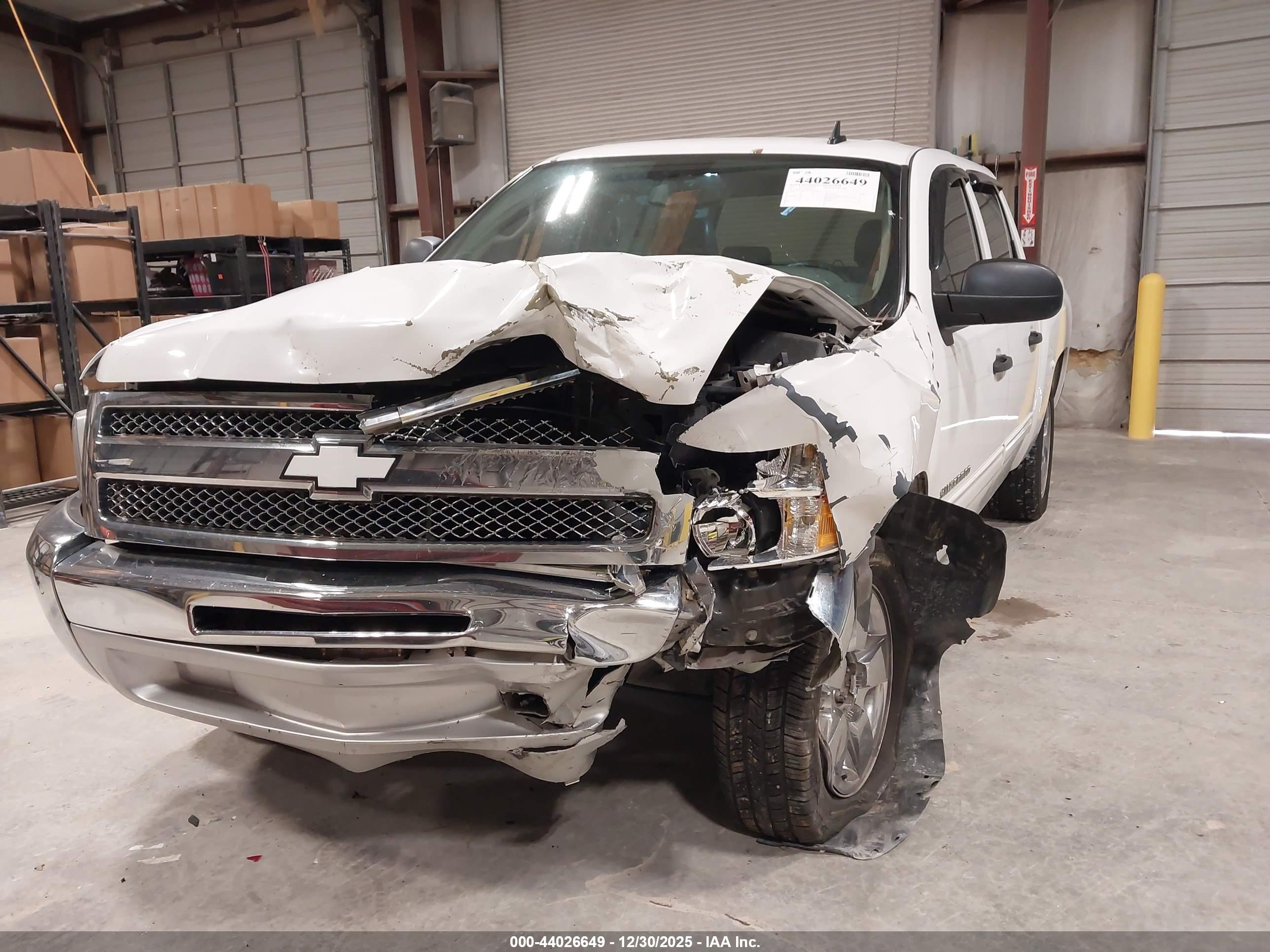 CHEVROLET SILVERADO image 6