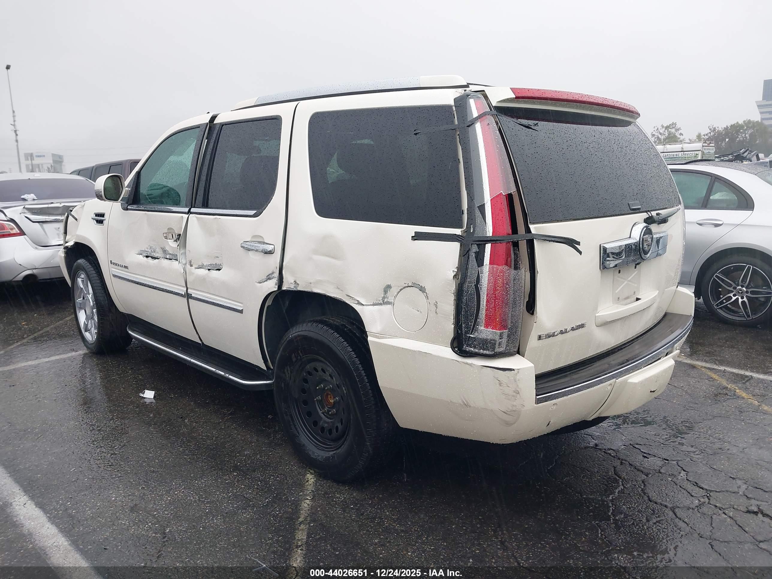 CADILLAC ESCALADE image 3