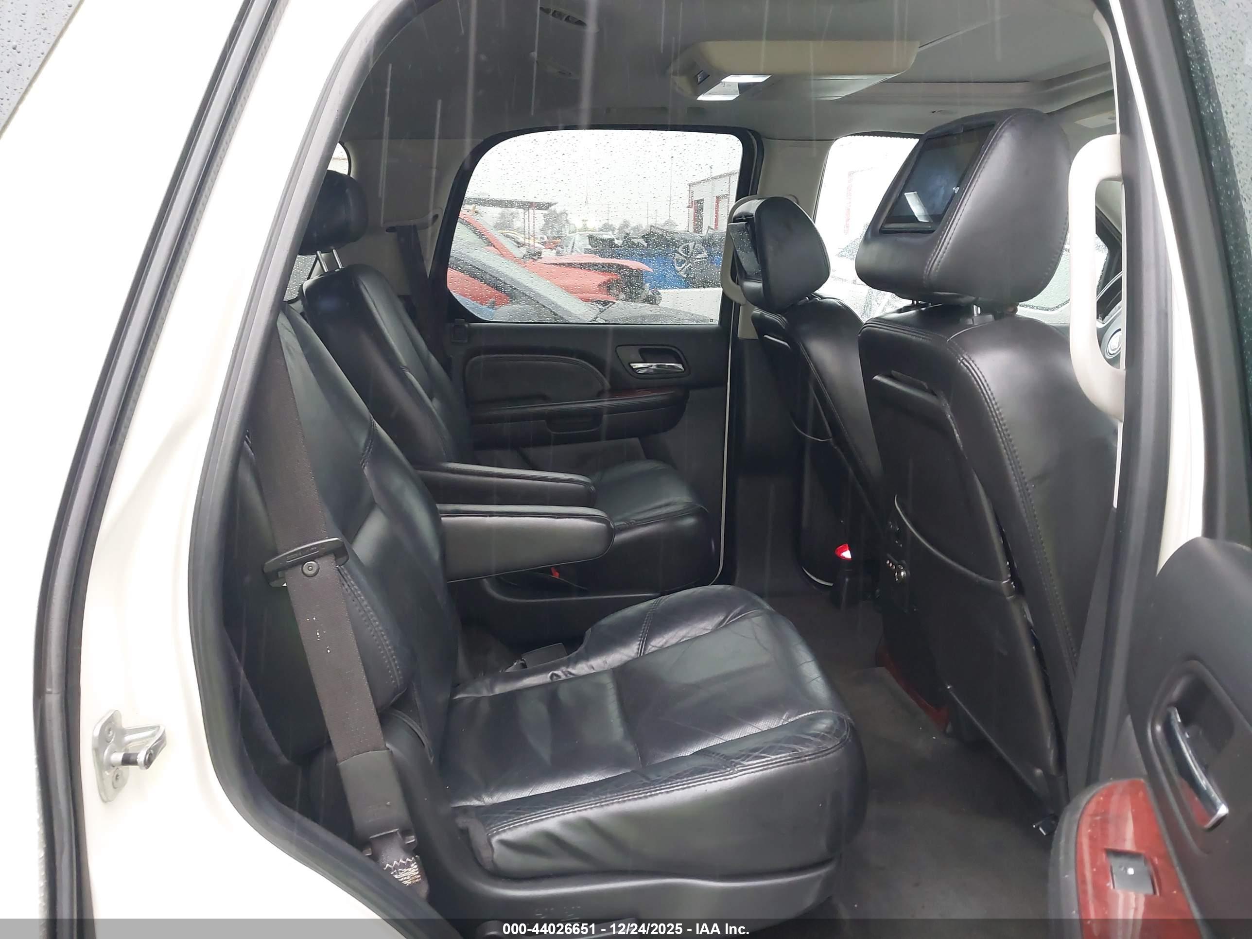 CADILLAC ESCALADE image 8