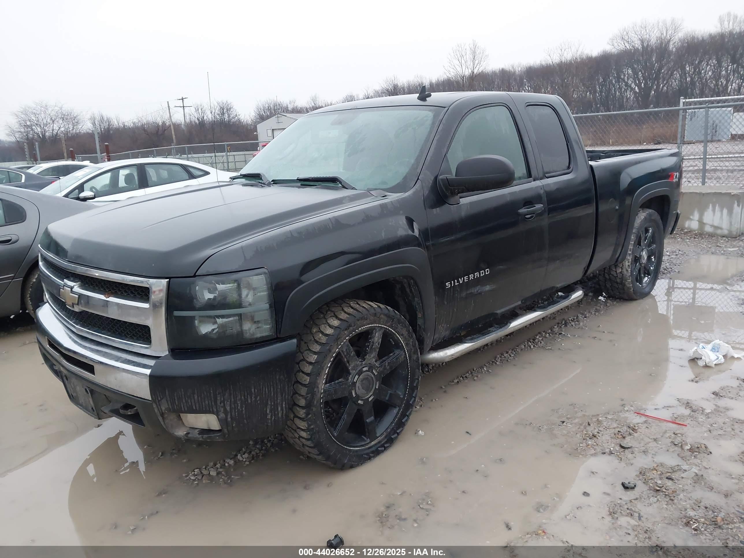 CHEVROLET SILVERADO image 2