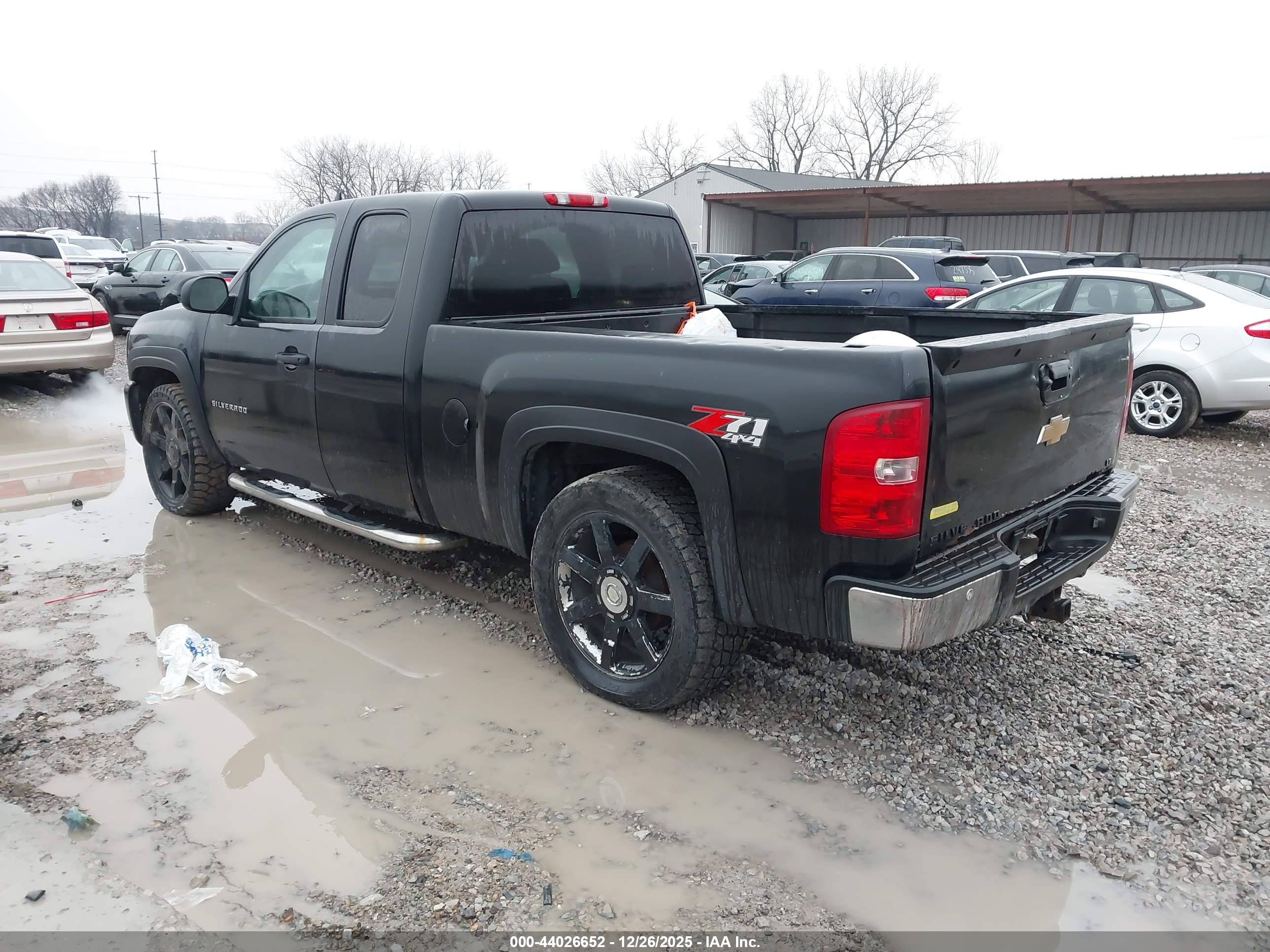 CHEVROLET SILVERADO image 3