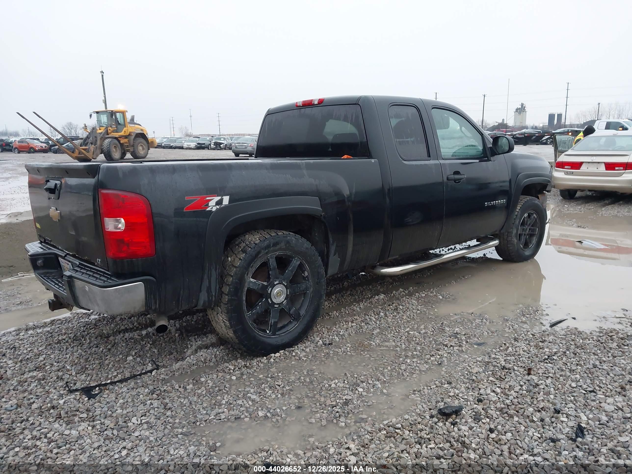 CHEVROLET SILVERADO image 4