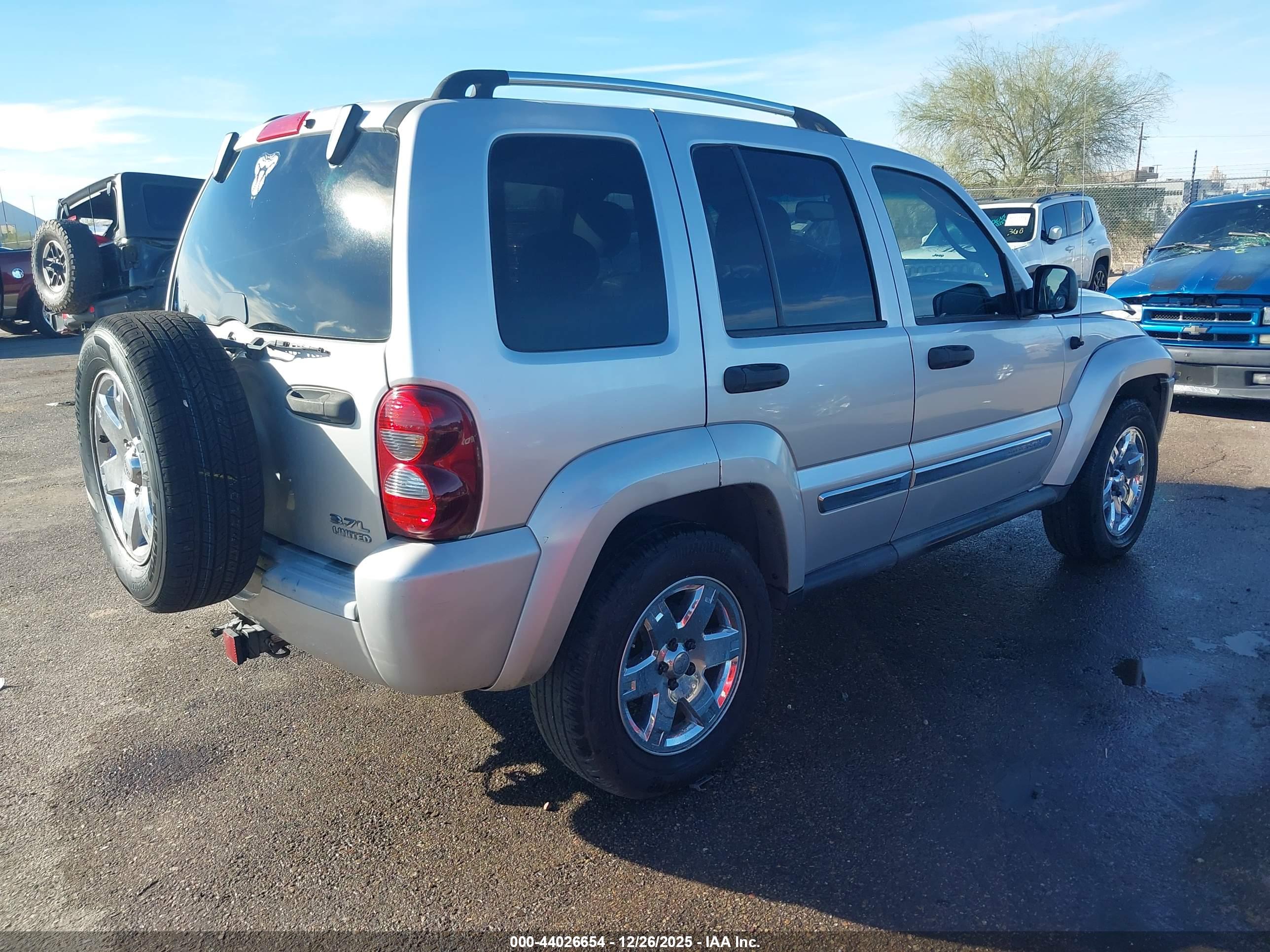 JEEP LIBERTY image 4