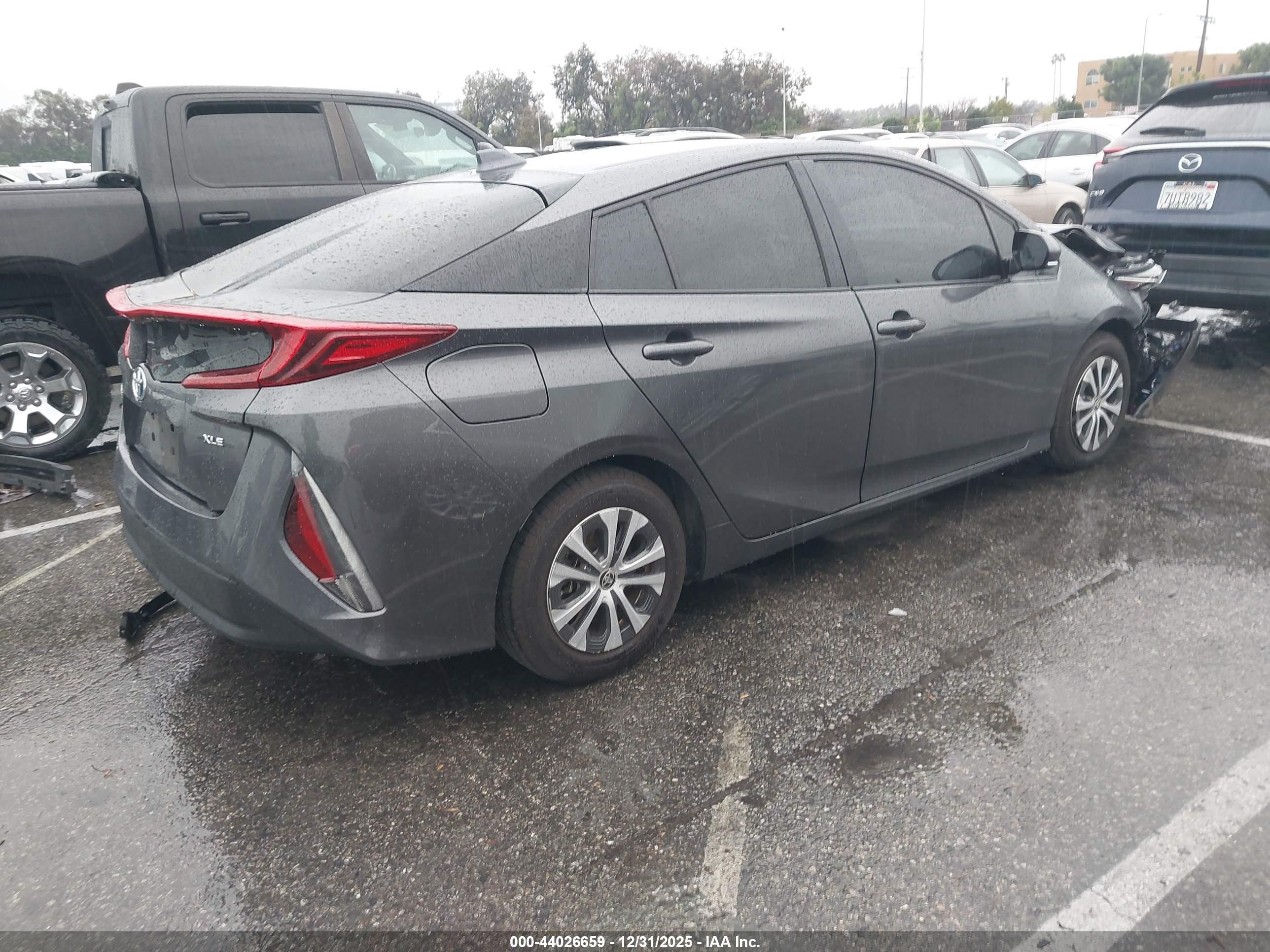 TOYOTA PRIUS image 4