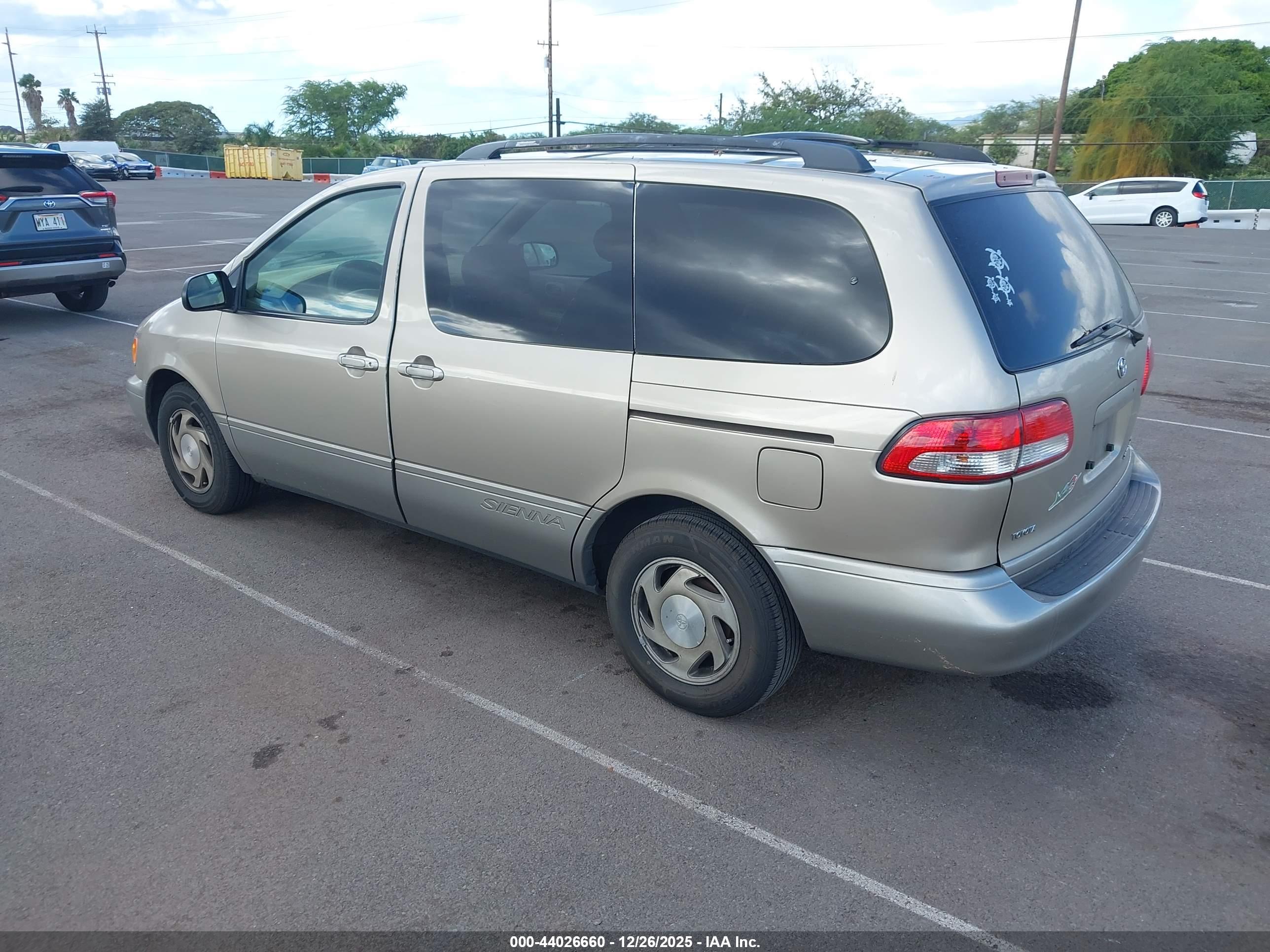 TOYOTA SIENNA image 3
