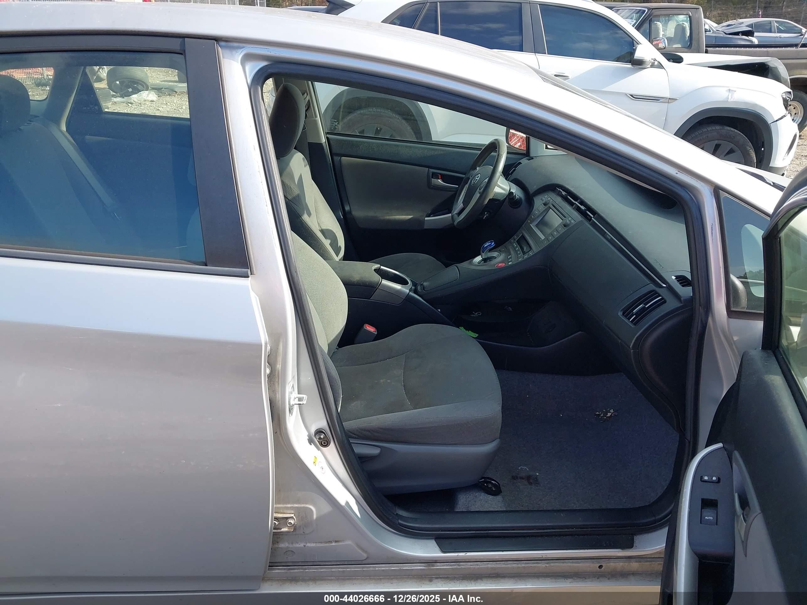 TOYOTA PRIUS image 5