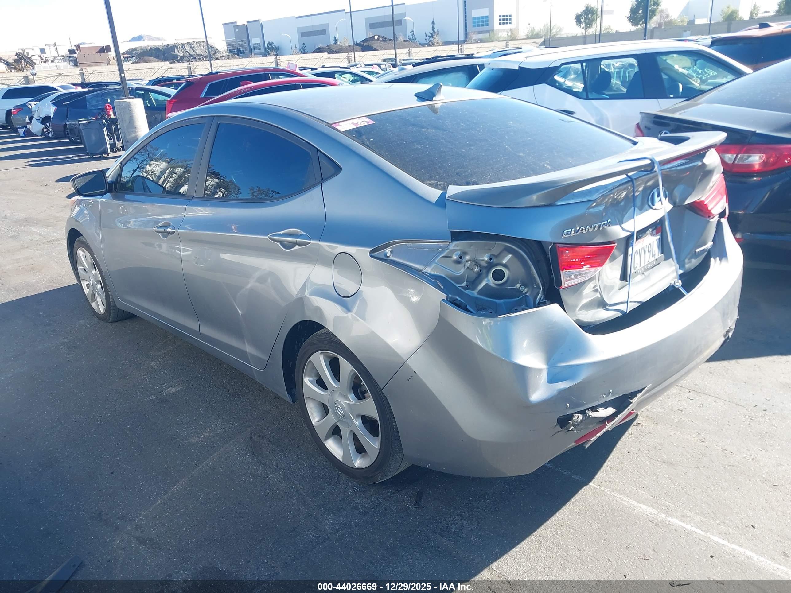 HYUNDAI ELANTRA image 3
