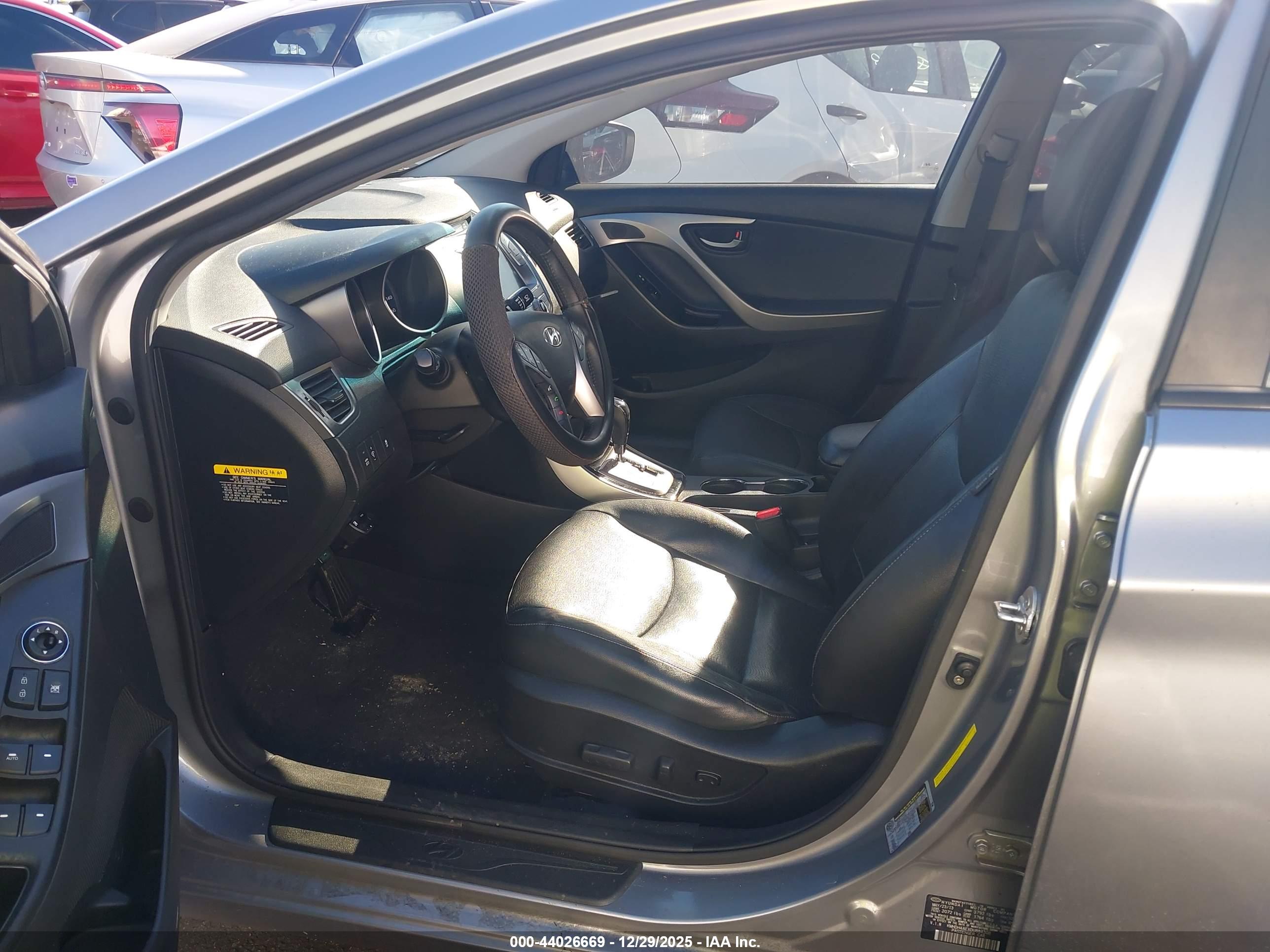 HYUNDAI ELANTRA image 5