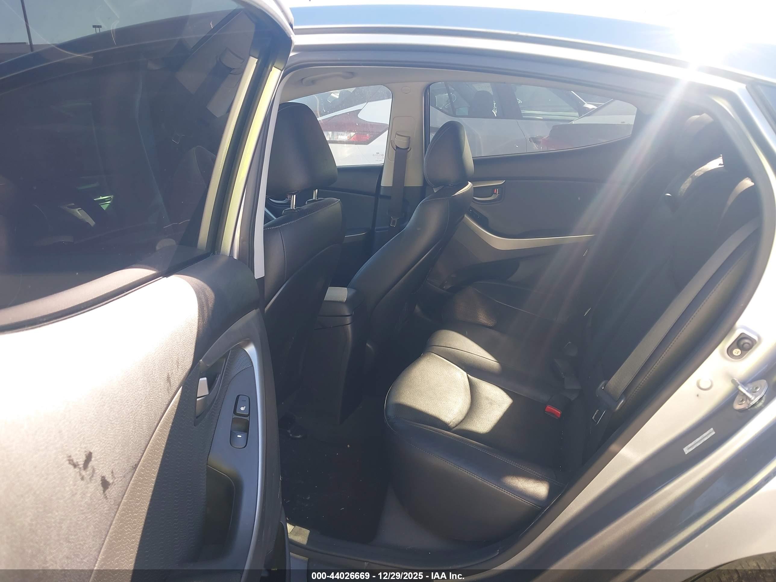 HYUNDAI ELANTRA image 8