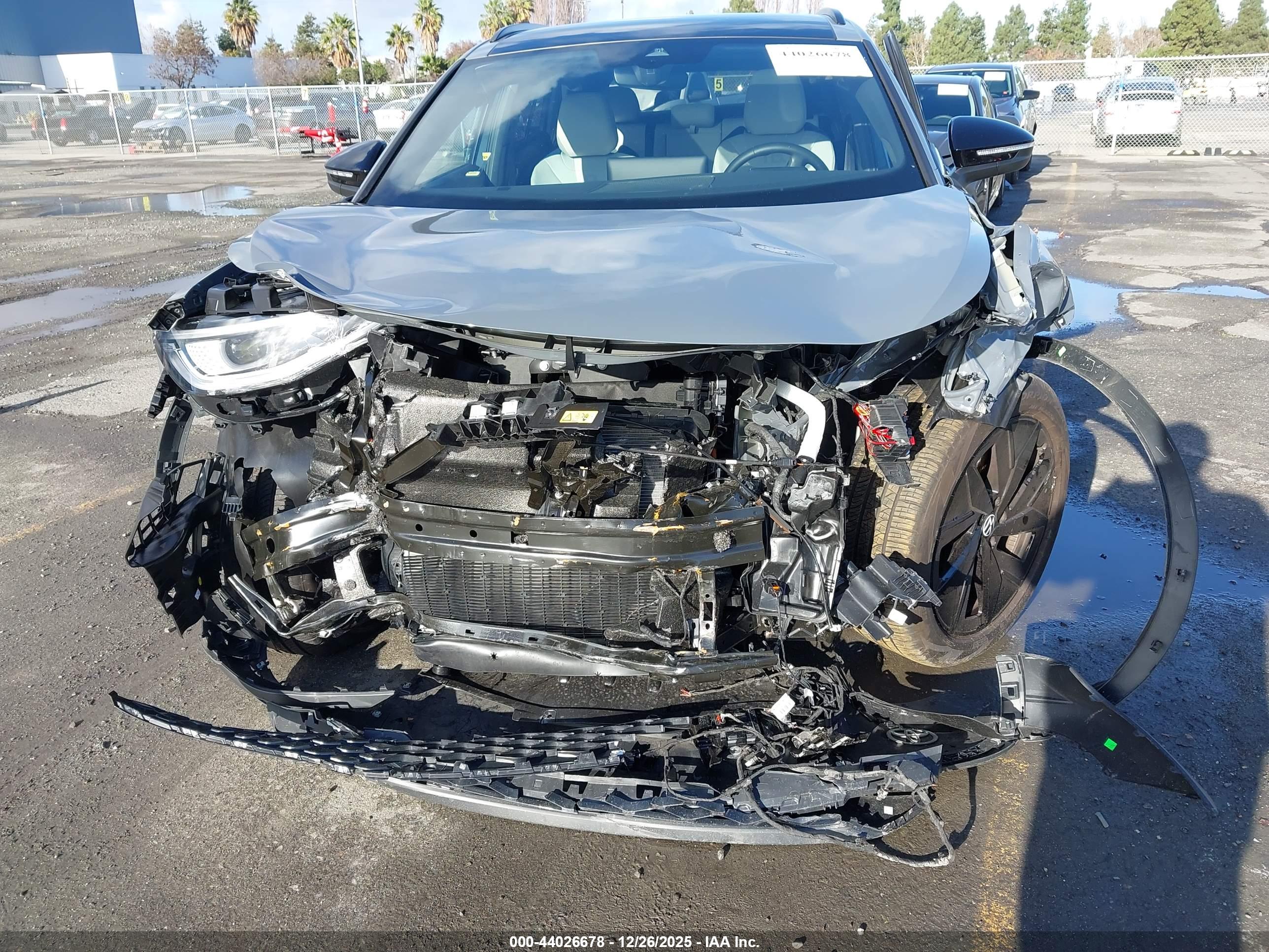 VOLKSWAGEN ID.4 image 6