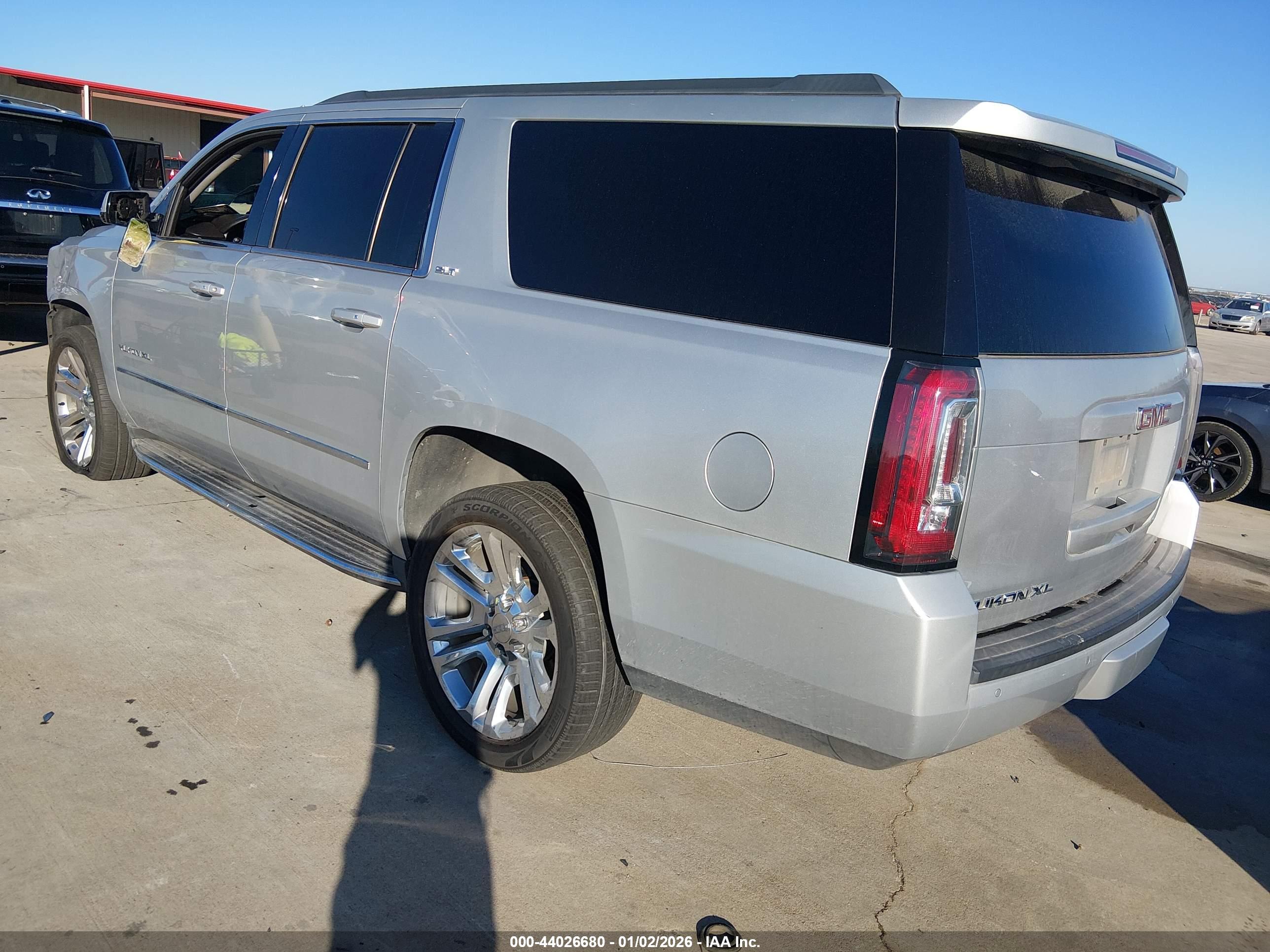 GMC YUKON image 3