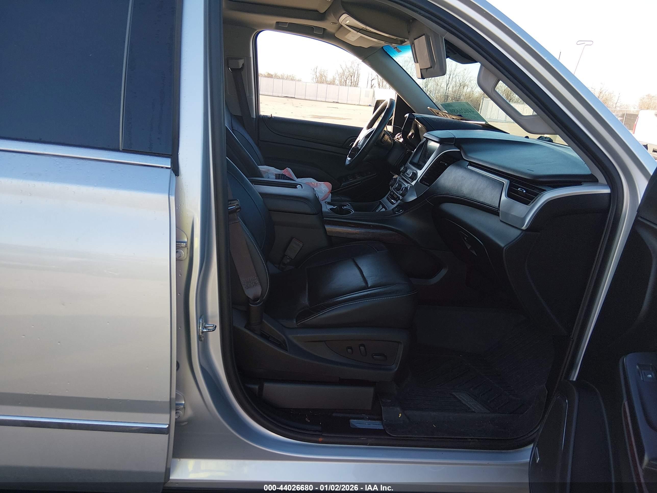 GMC YUKON image 5