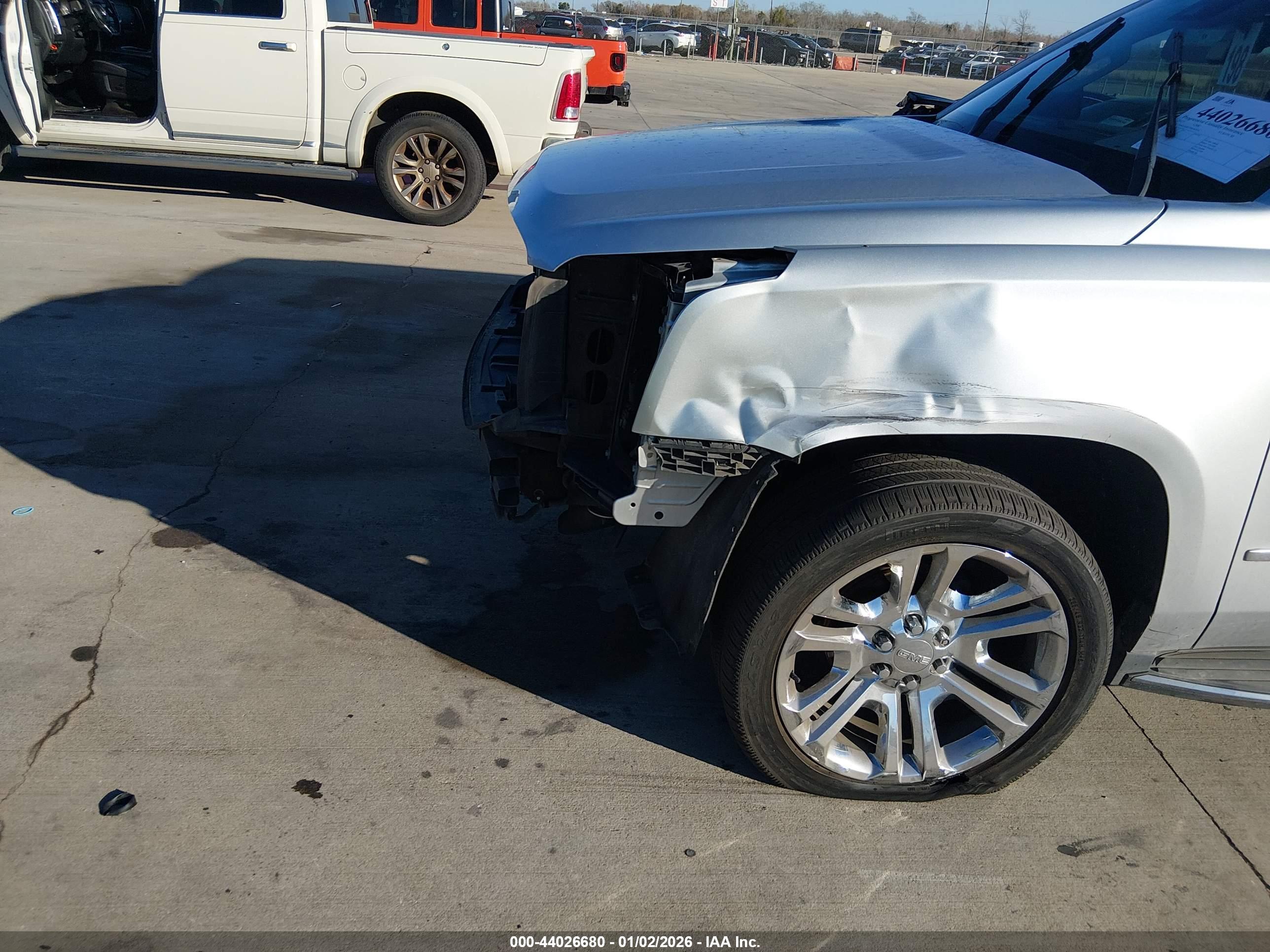 GMC YUKON image 6
