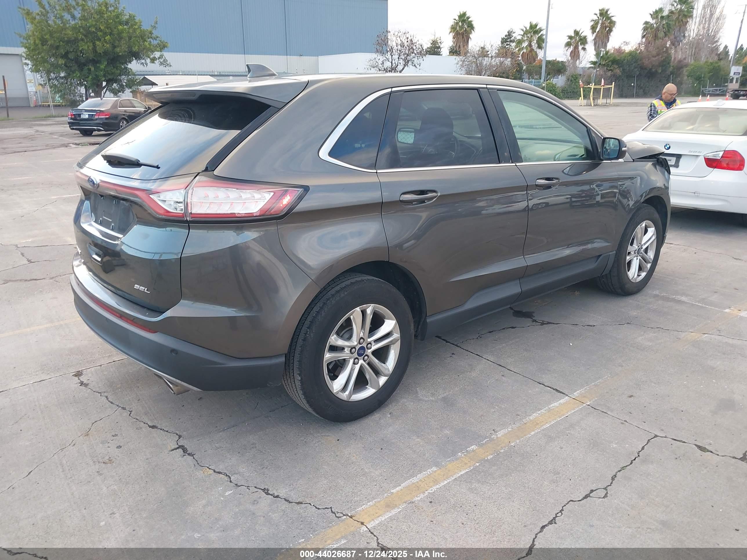 FORD EDGE image 4