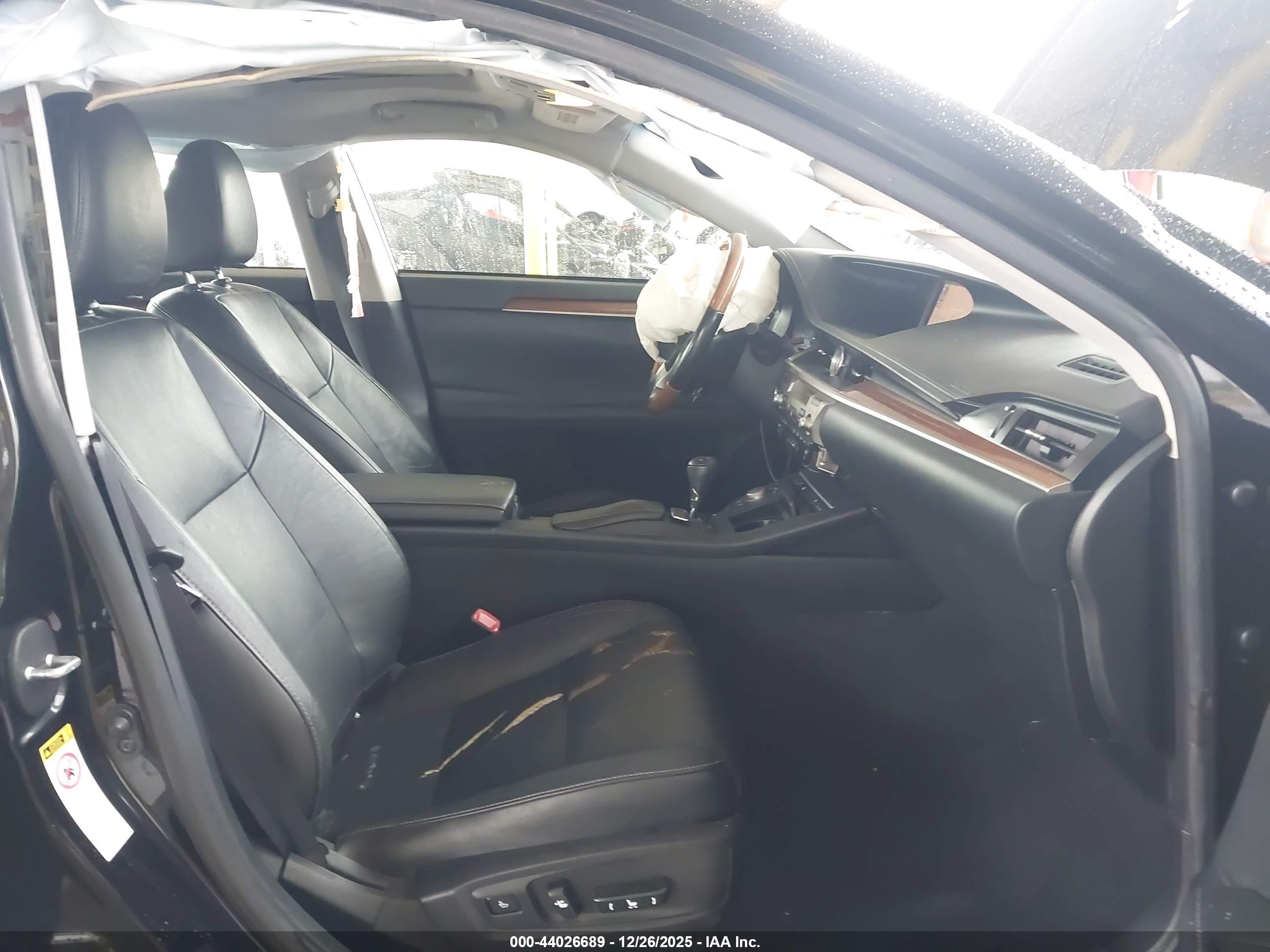LEXUS ES image 5