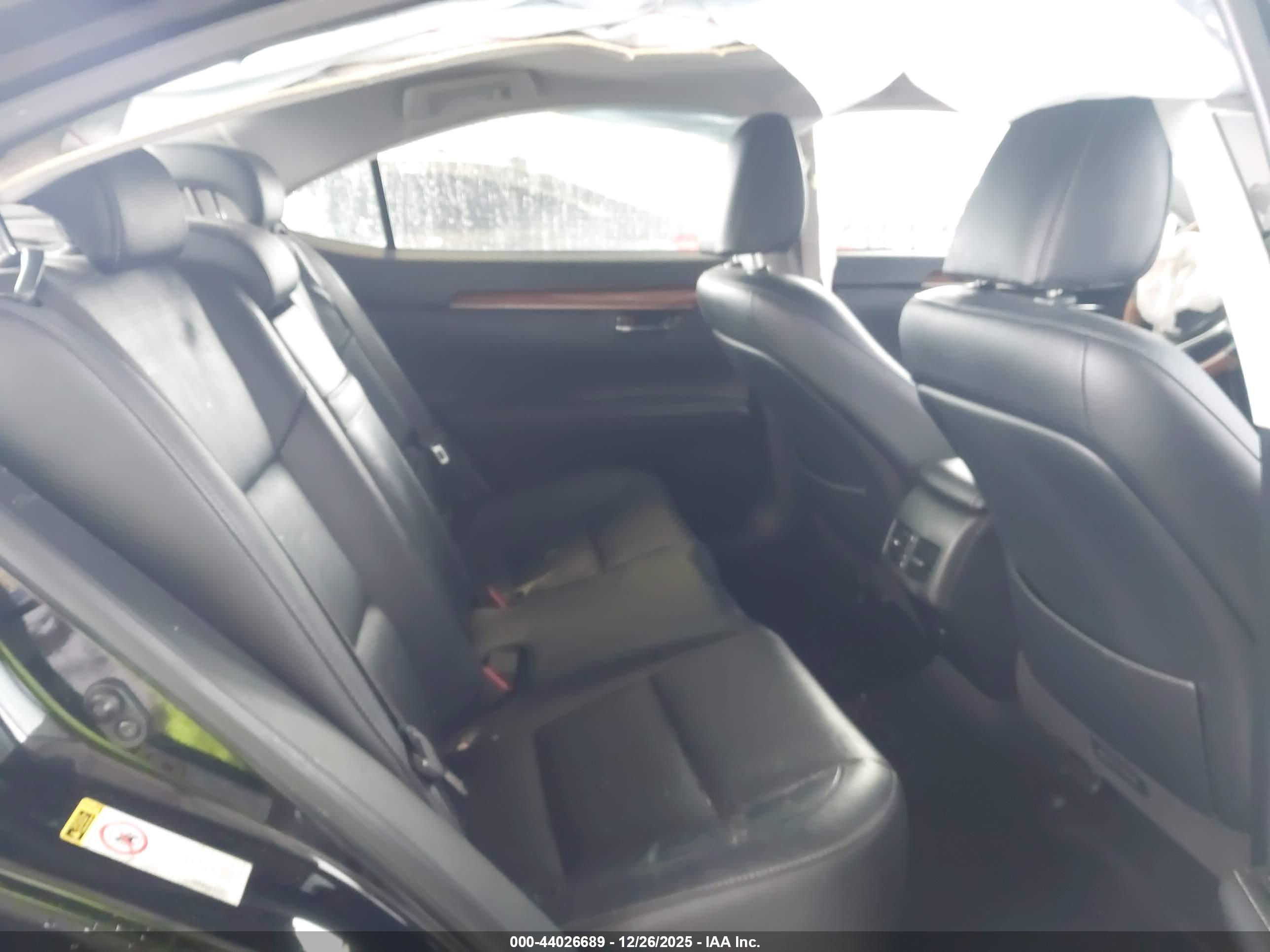 LEXUS ES image 8