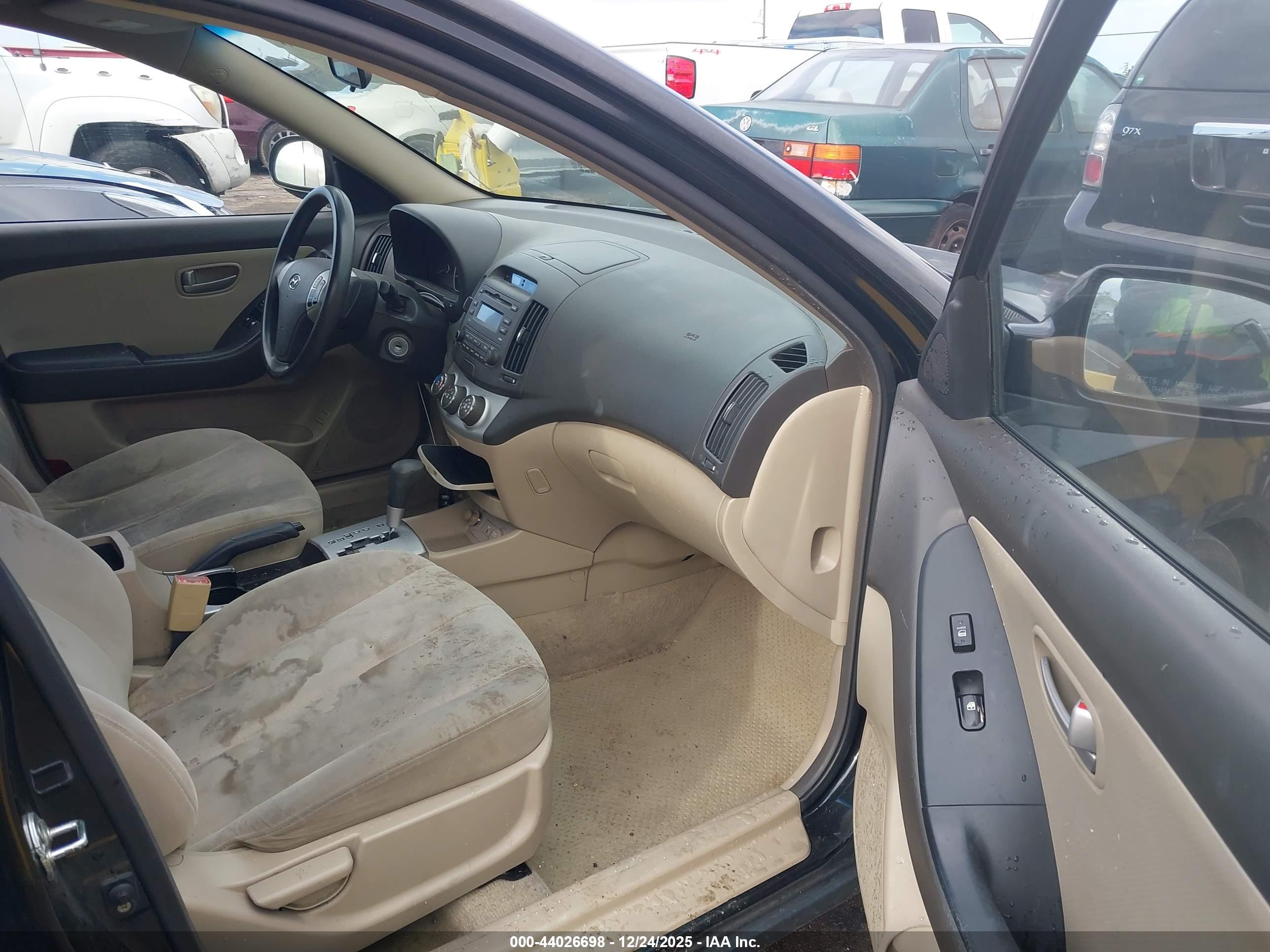 HYUNDAI ELANTRA image 5