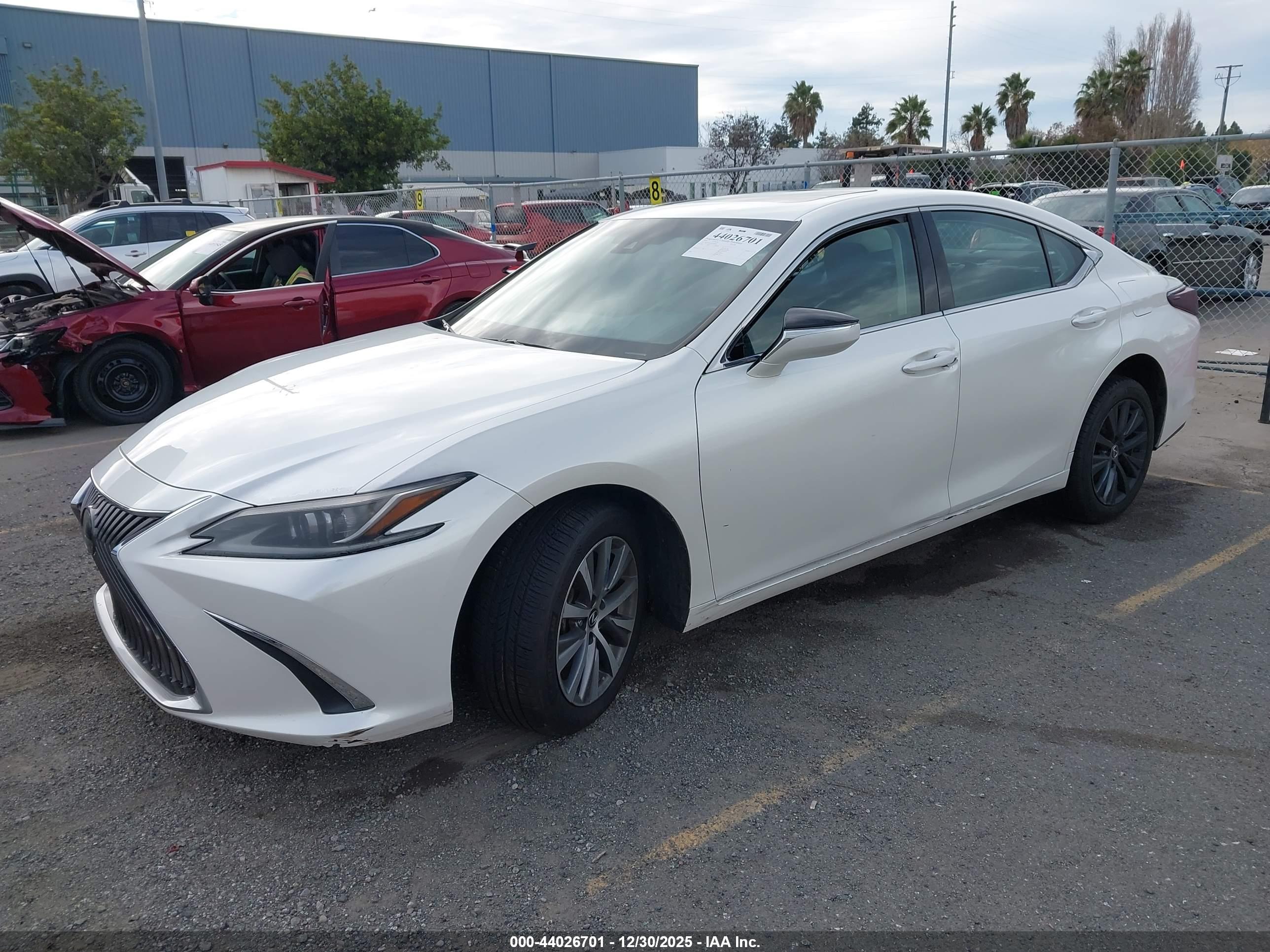 LEXUS ES image 2