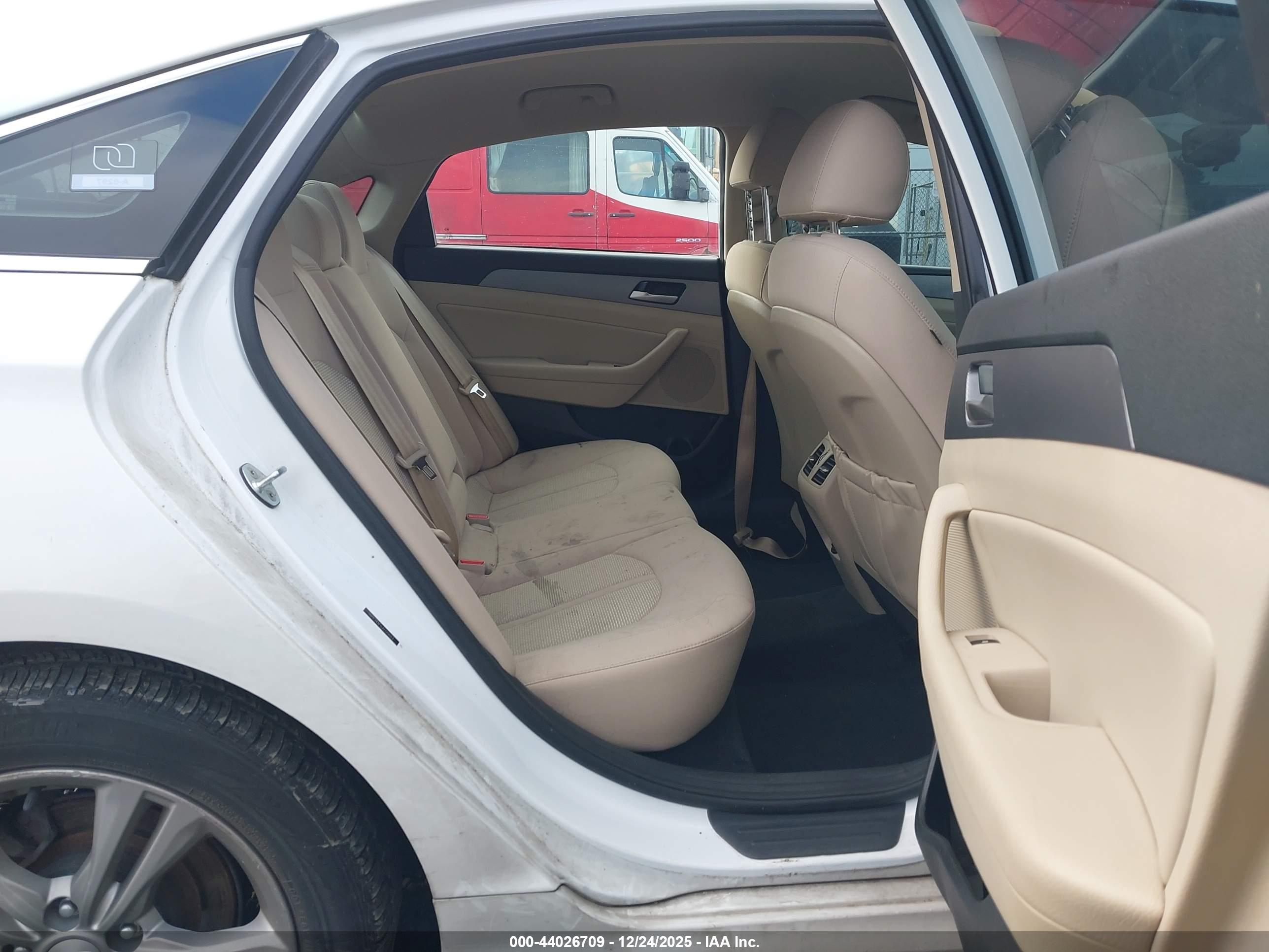 HYUNDAI SONATA image 8