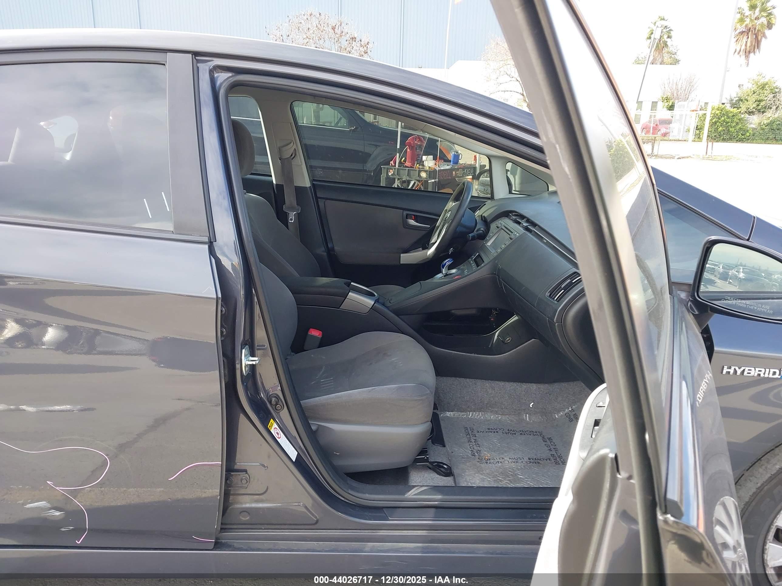 TOYOTA PRIUS image 5