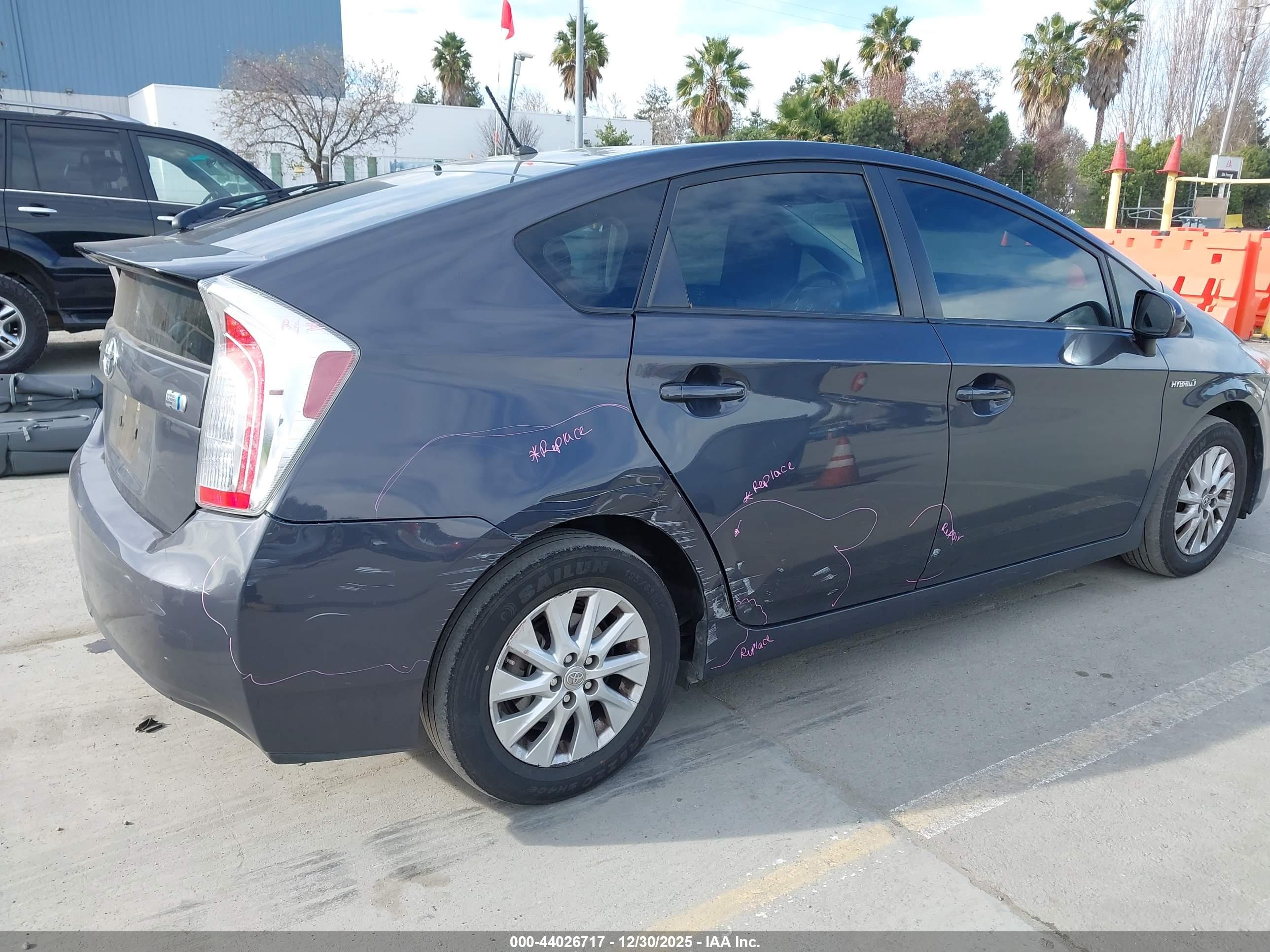 TOYOTA PRIUS image 6