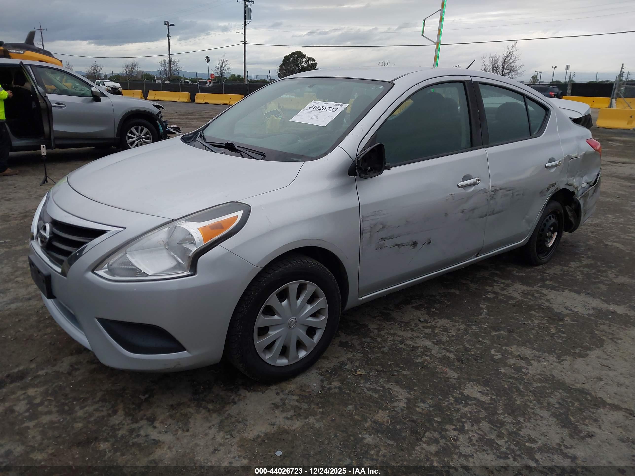 NISSAN VERSA image 2