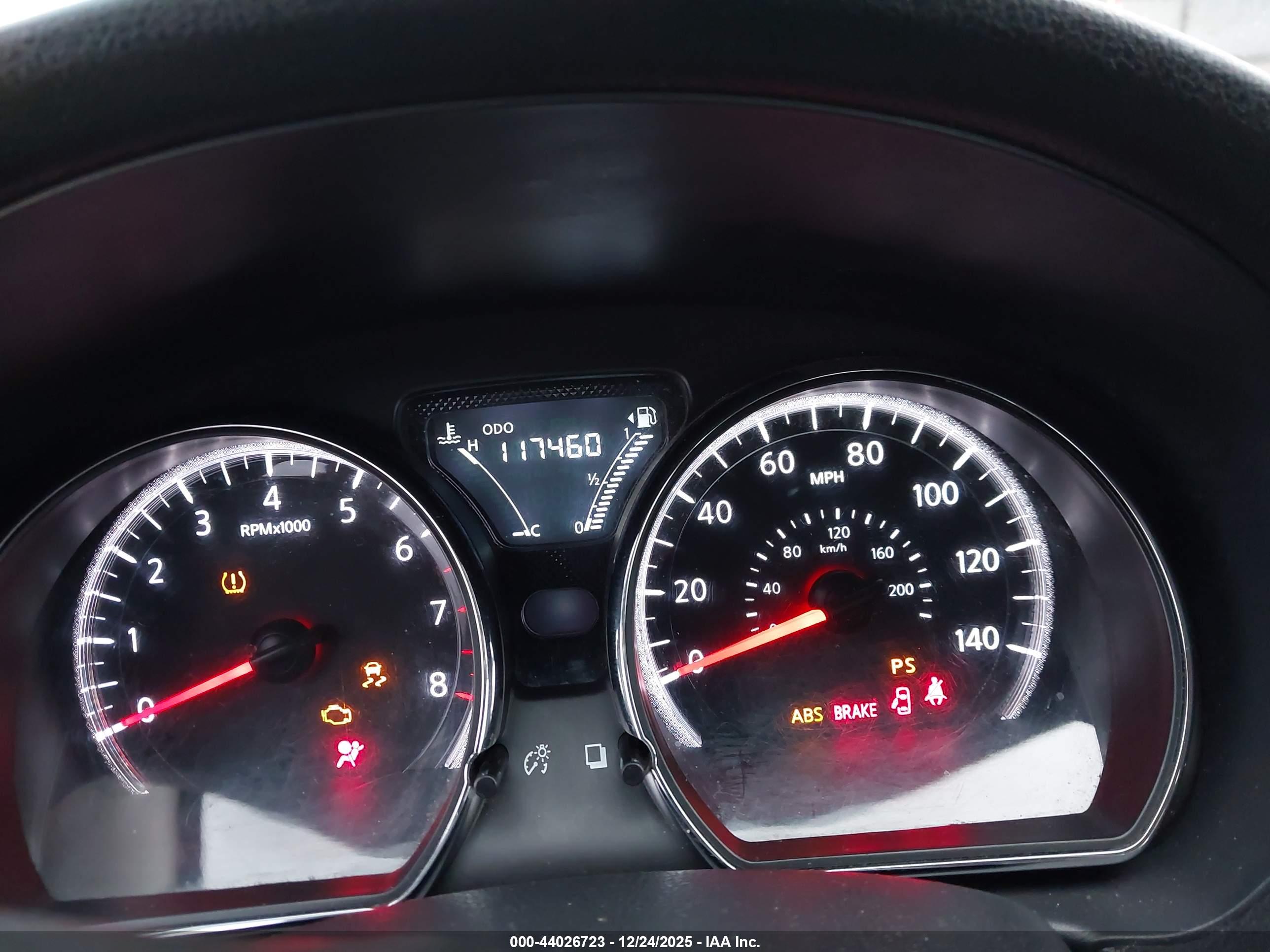 NISSAN VERSA image 7