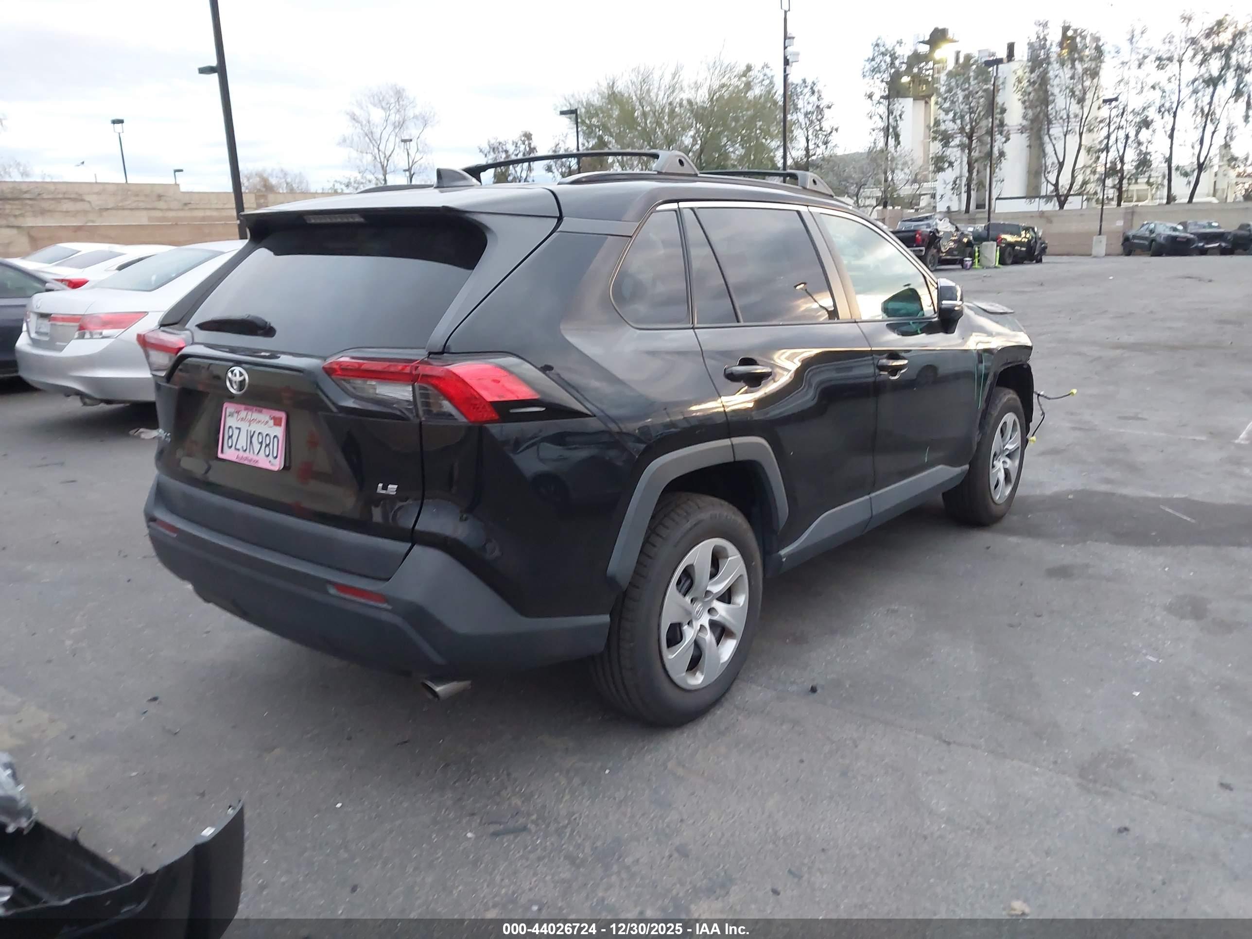 TOYOTA RAV4 image 4