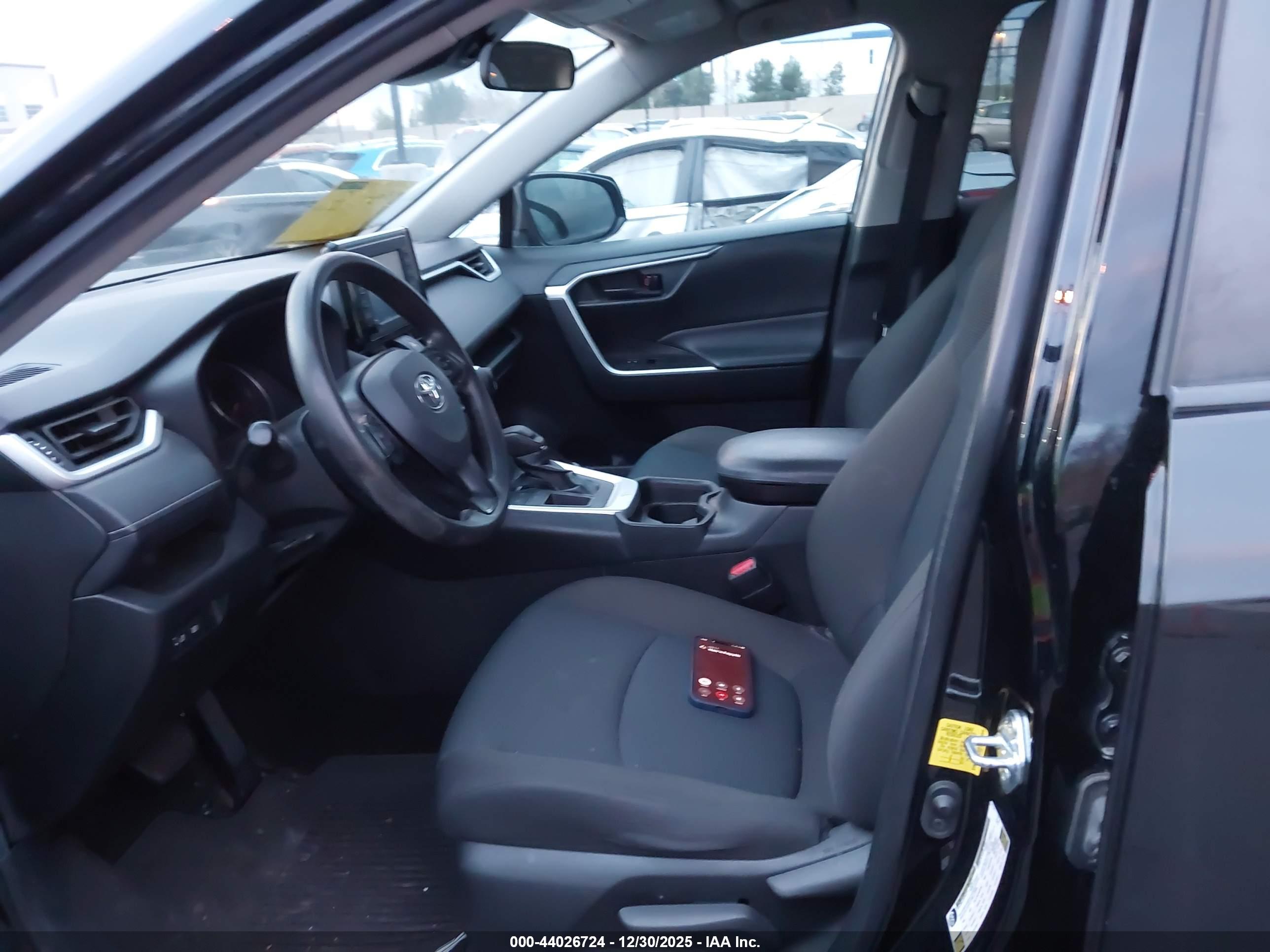 TOYOTA RAV4 image 5