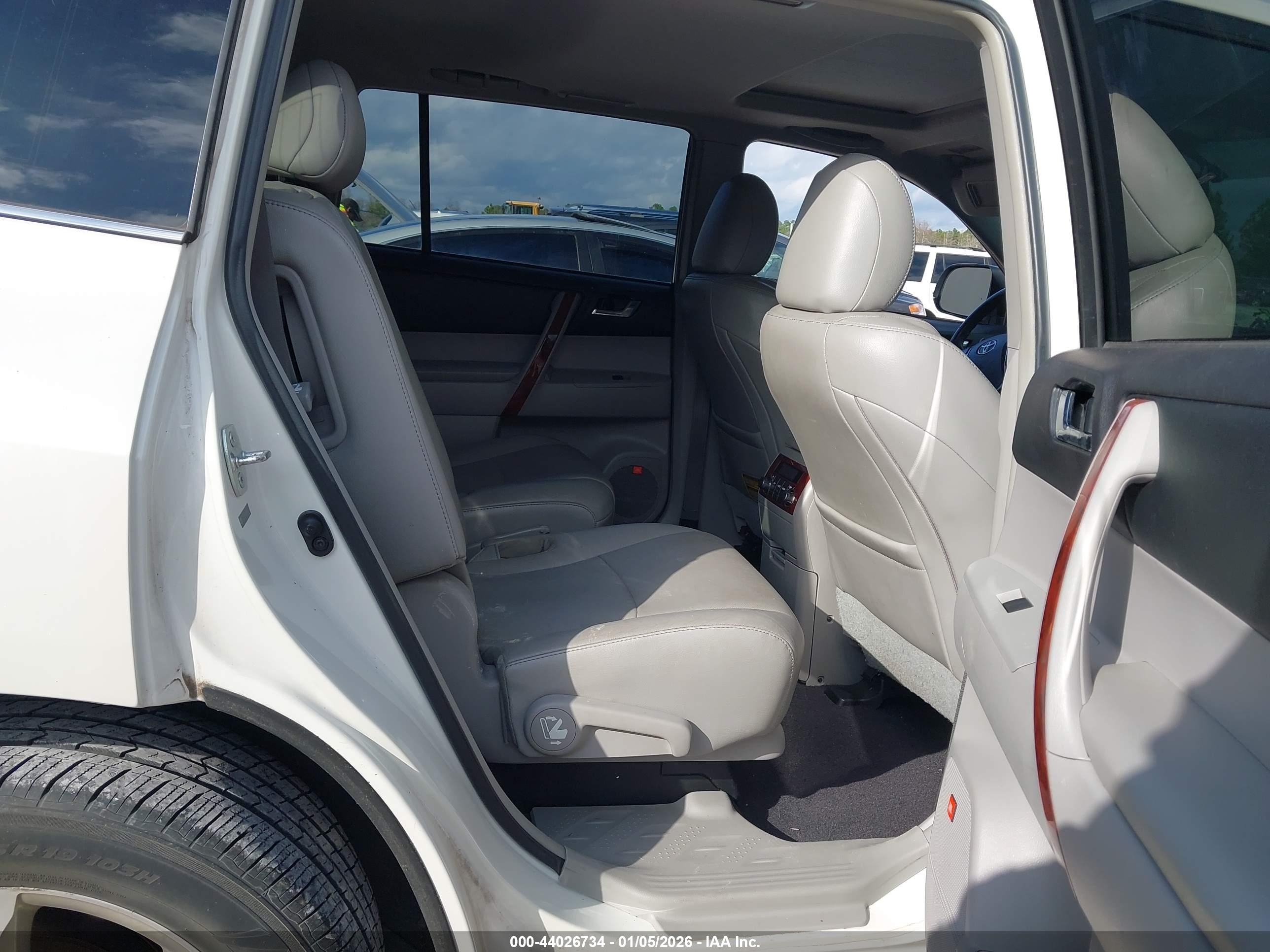 TOYOTA HIGHLANDER image 8