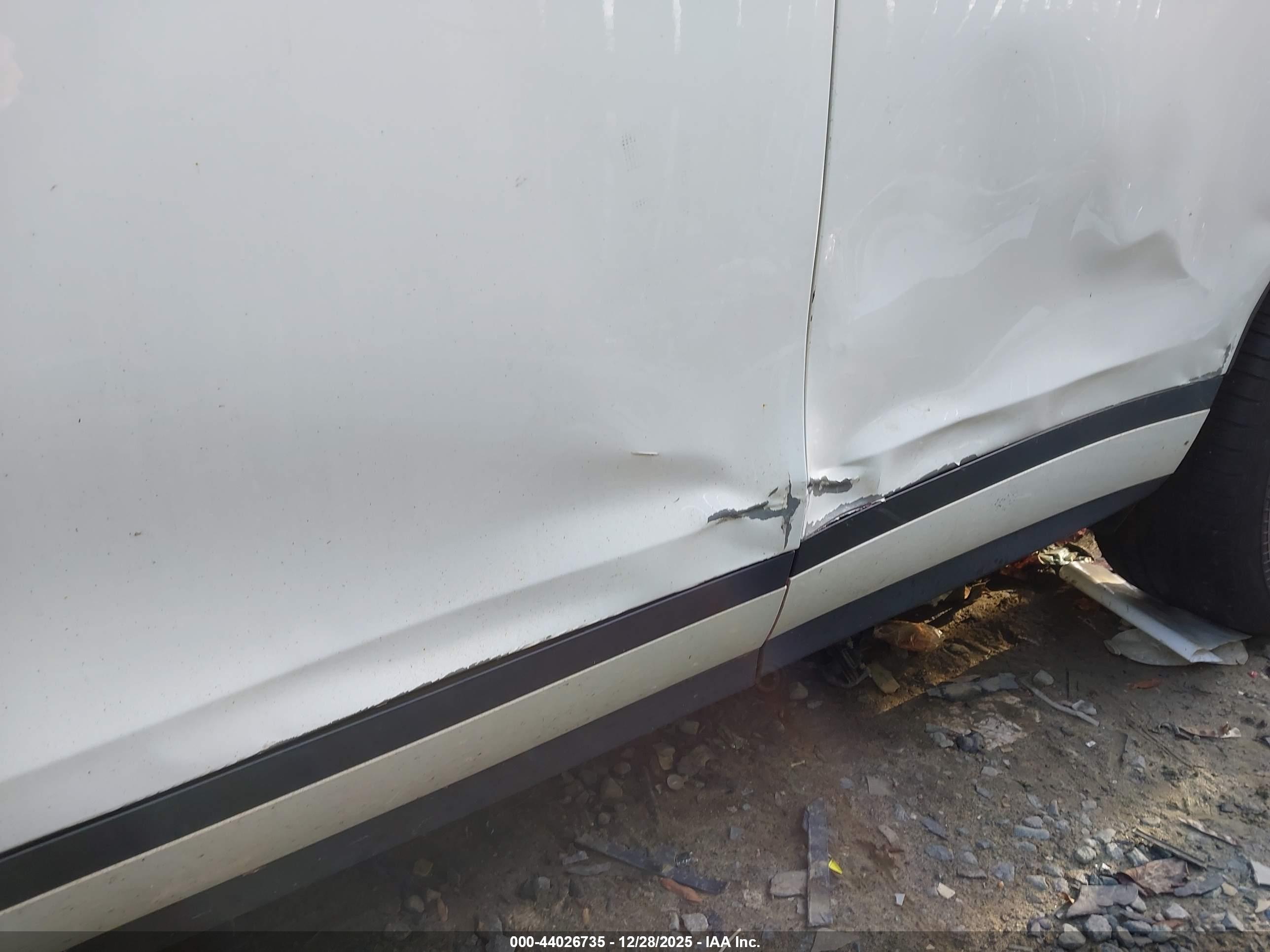 LAND ROVER image 6