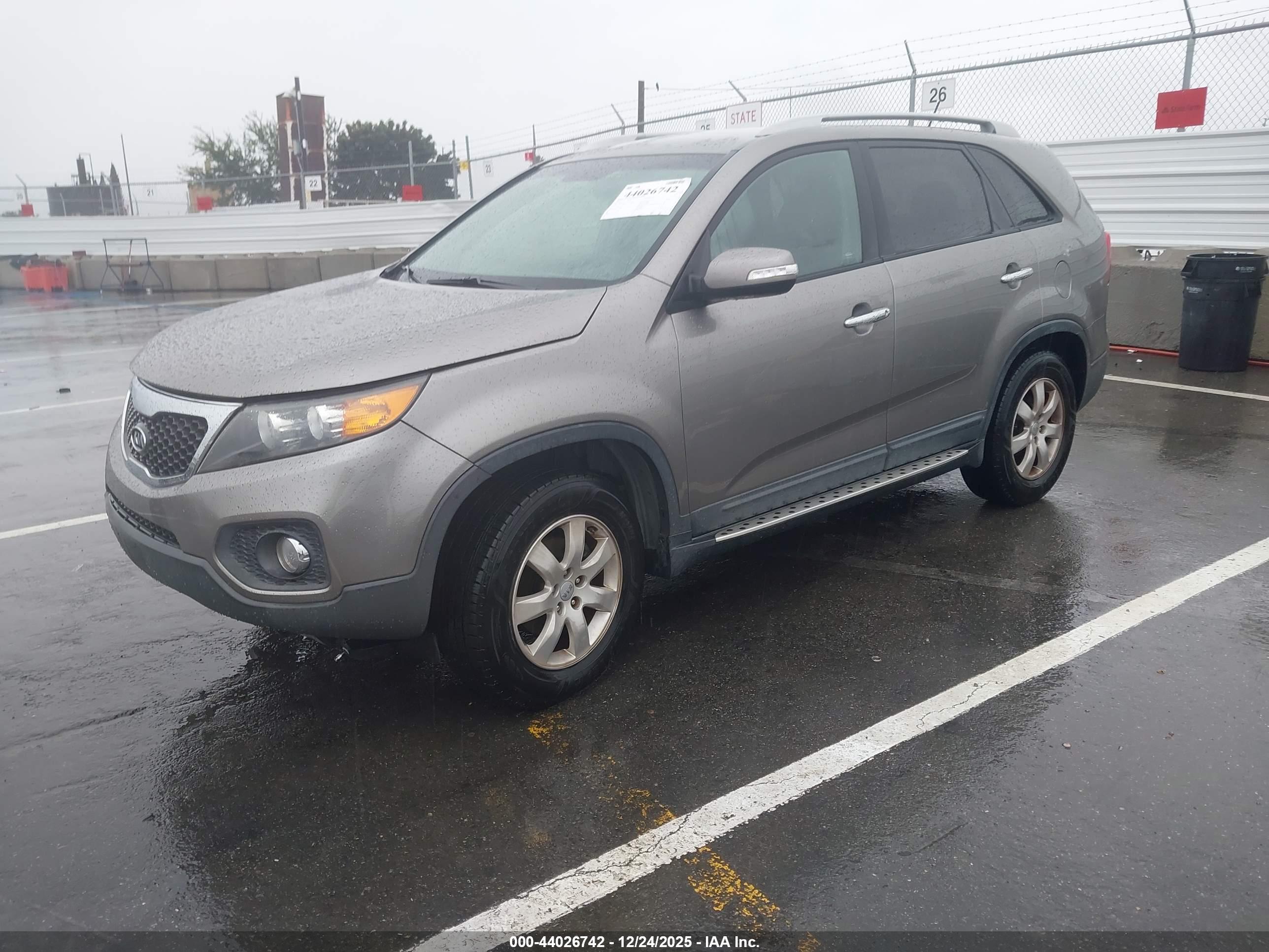 KIA SORENTO image 2