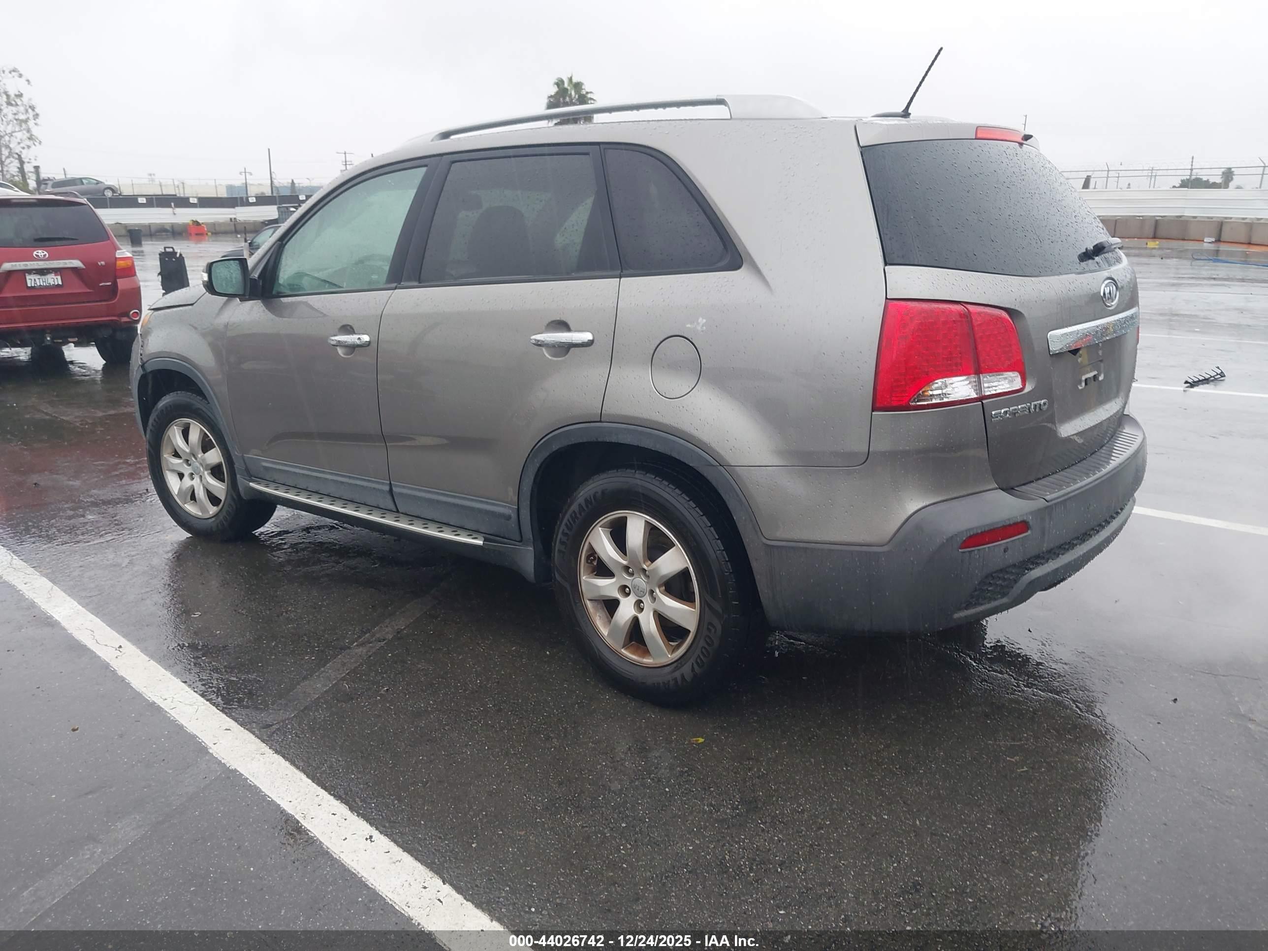 KIA SORENTO image 3