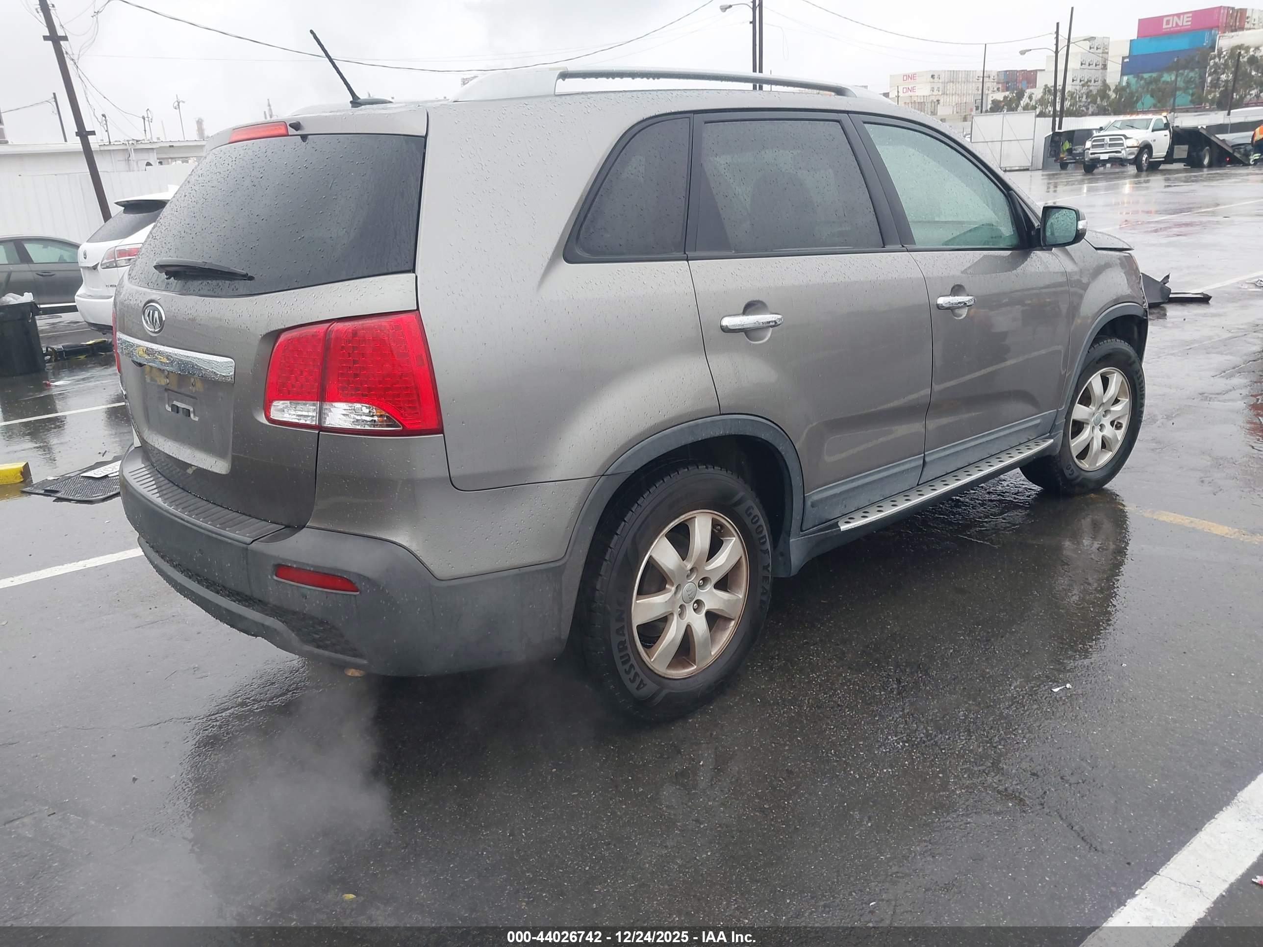 KIA SORENTO image 4