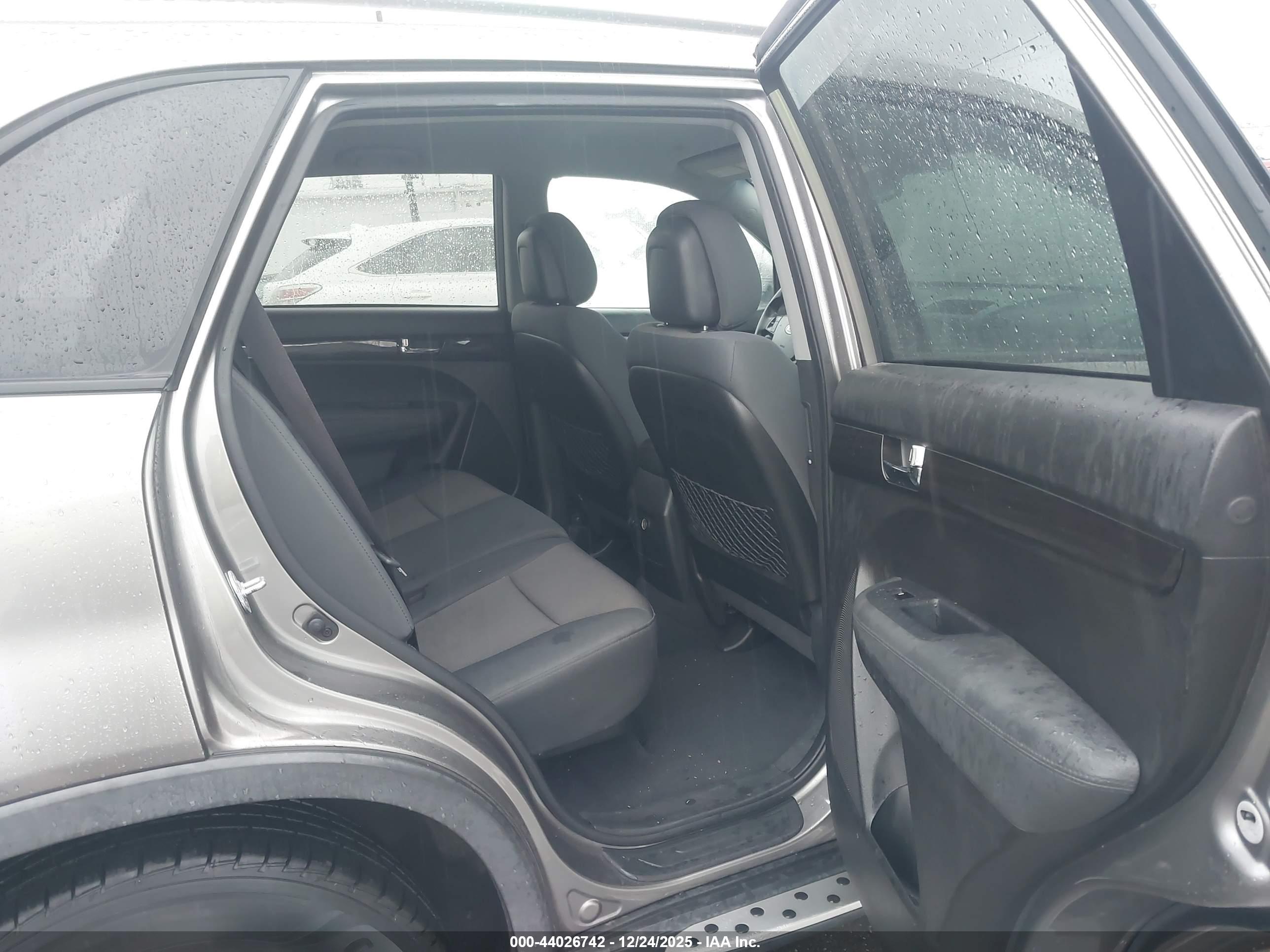 KIA SORENTO image 8
