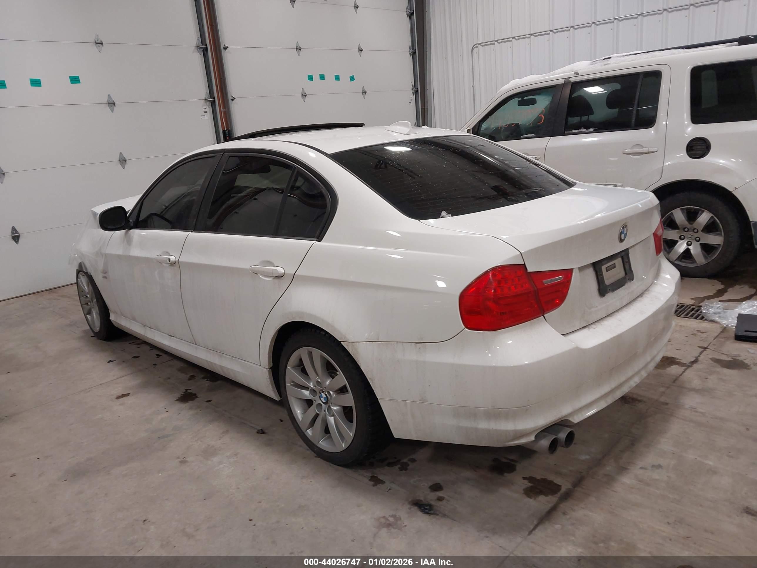 BMW 328I image 3