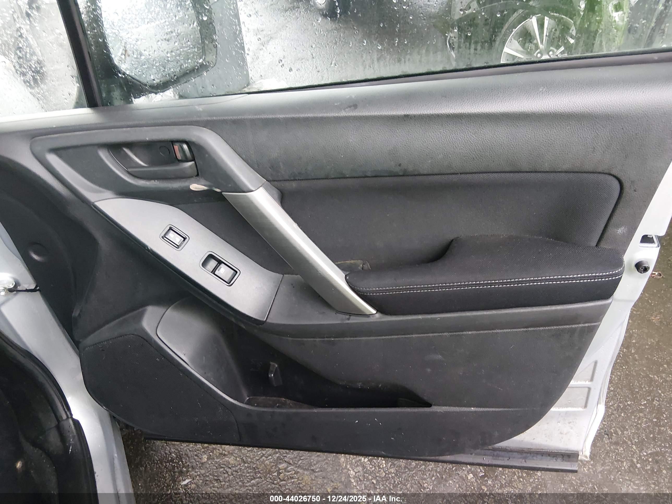 SUBARU FORESTER image 5