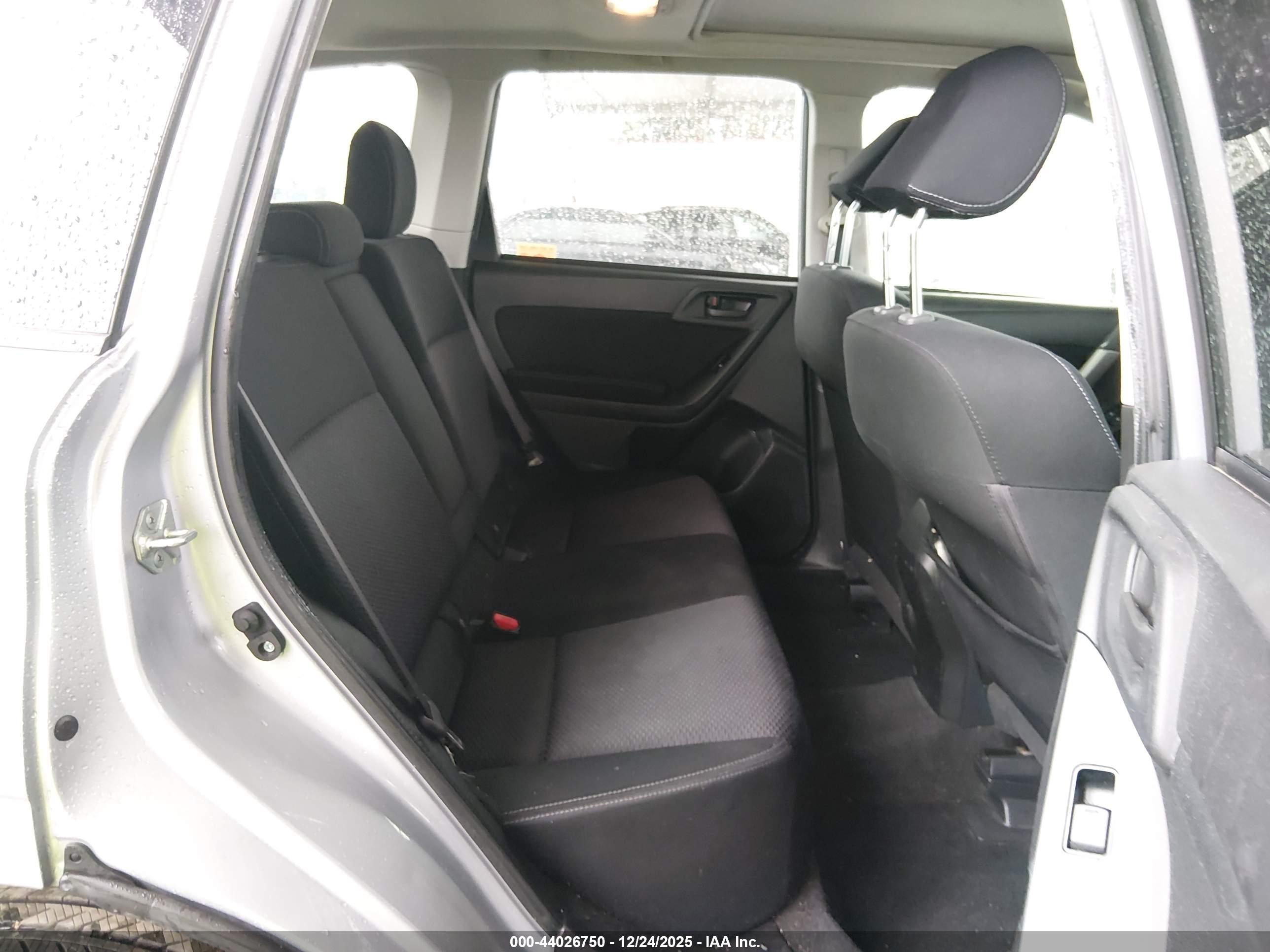 SUBARU FORESTER image 8