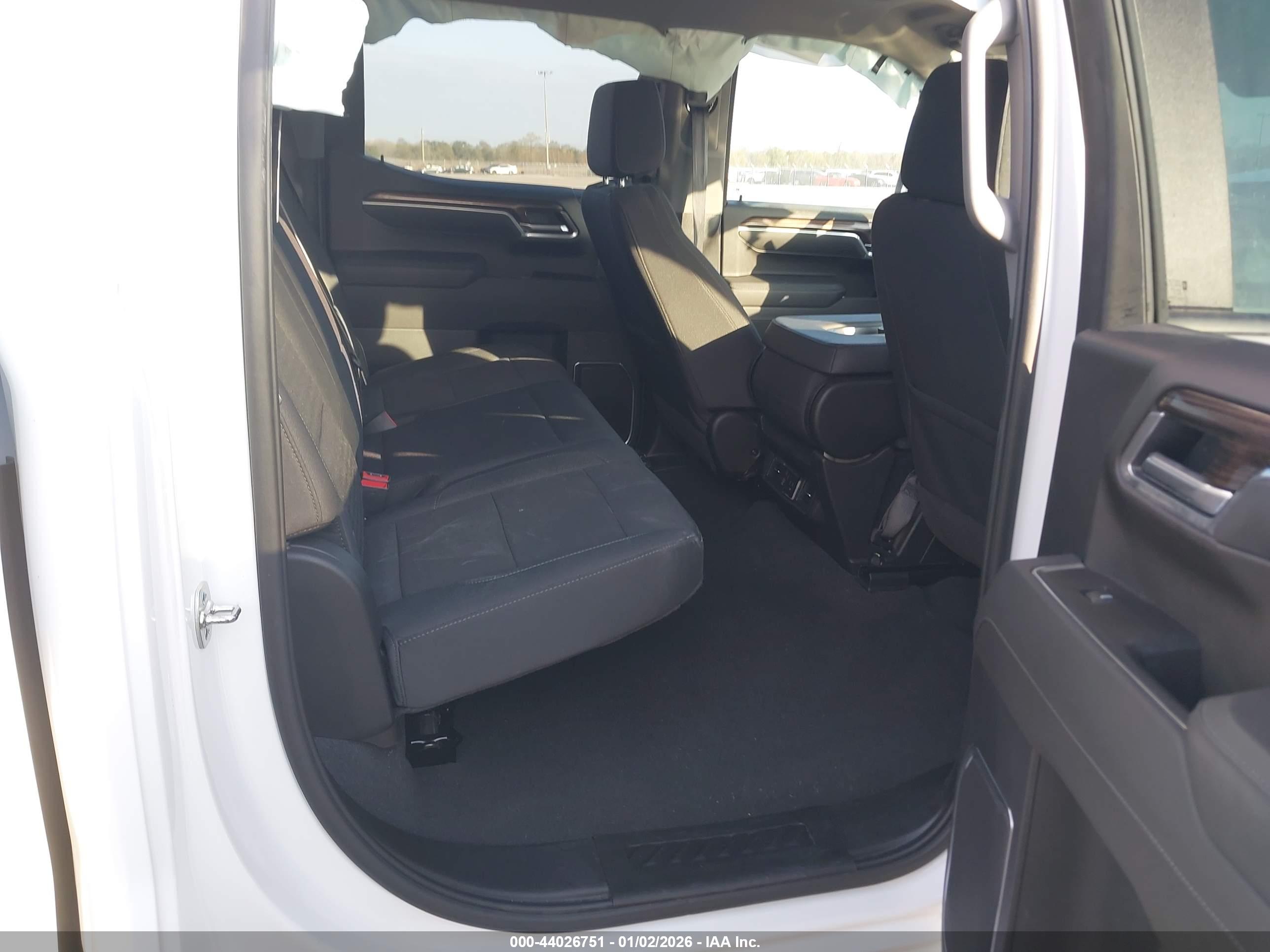 CHEVROLET SILVERADO image 8