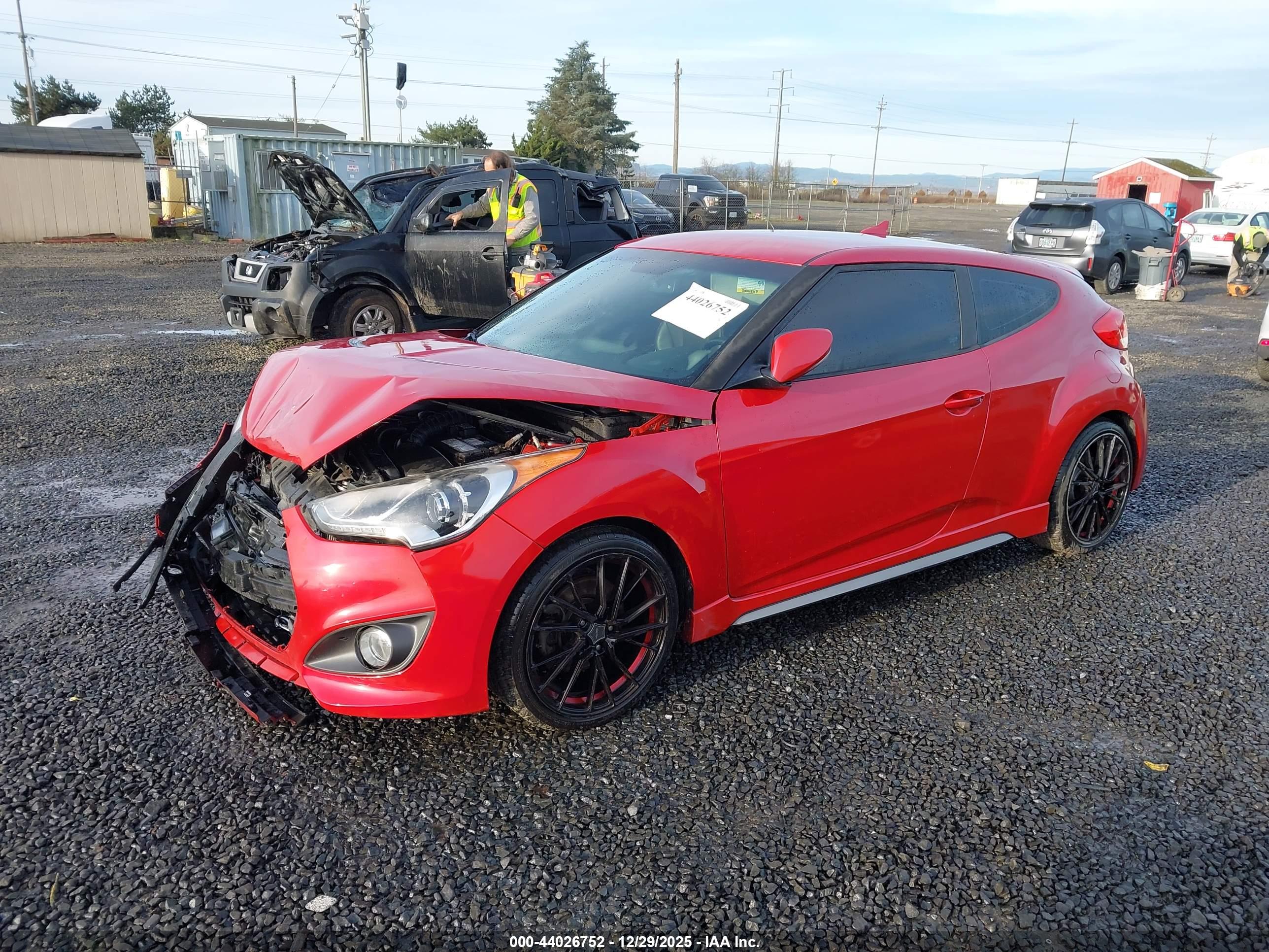 HYUNDAI VELOSTER image 2