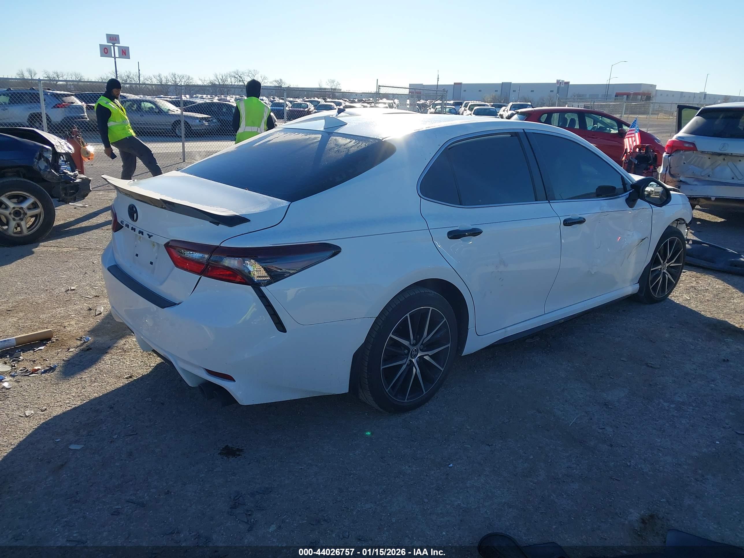 TOYOTA CAMRY image 4