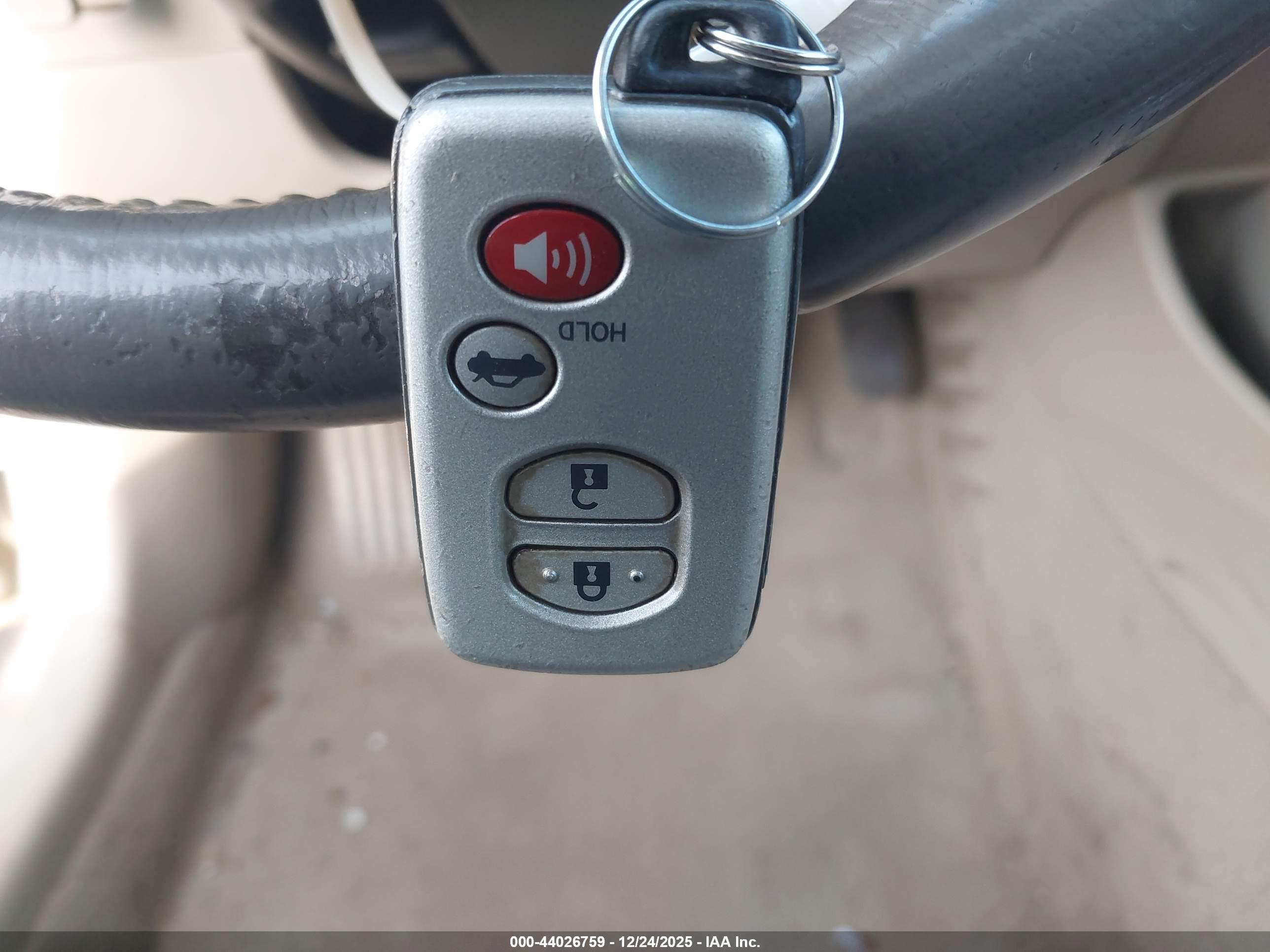 TOYOTA CAMRY image 11