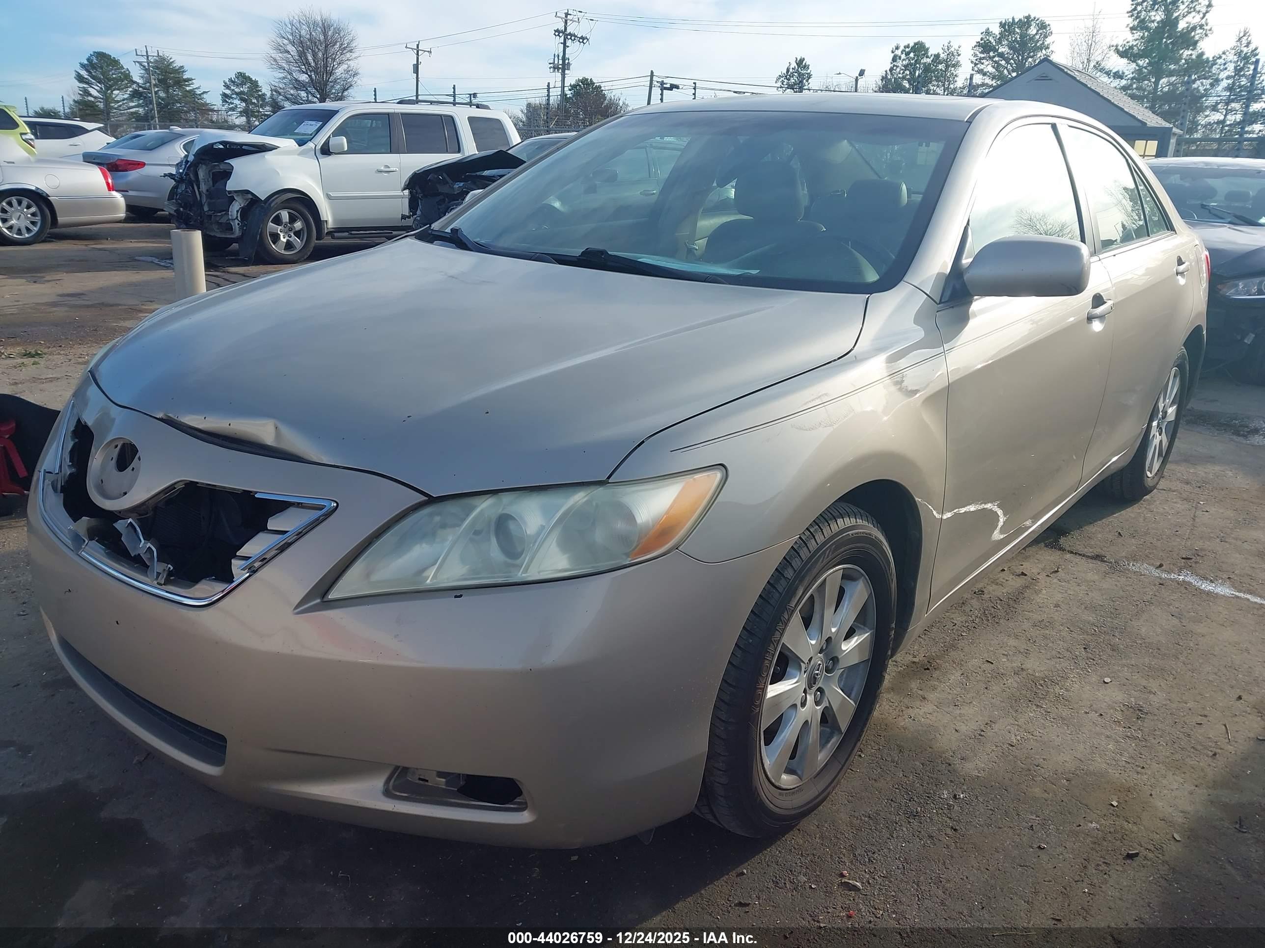 TOYOTA CAMRY image 2