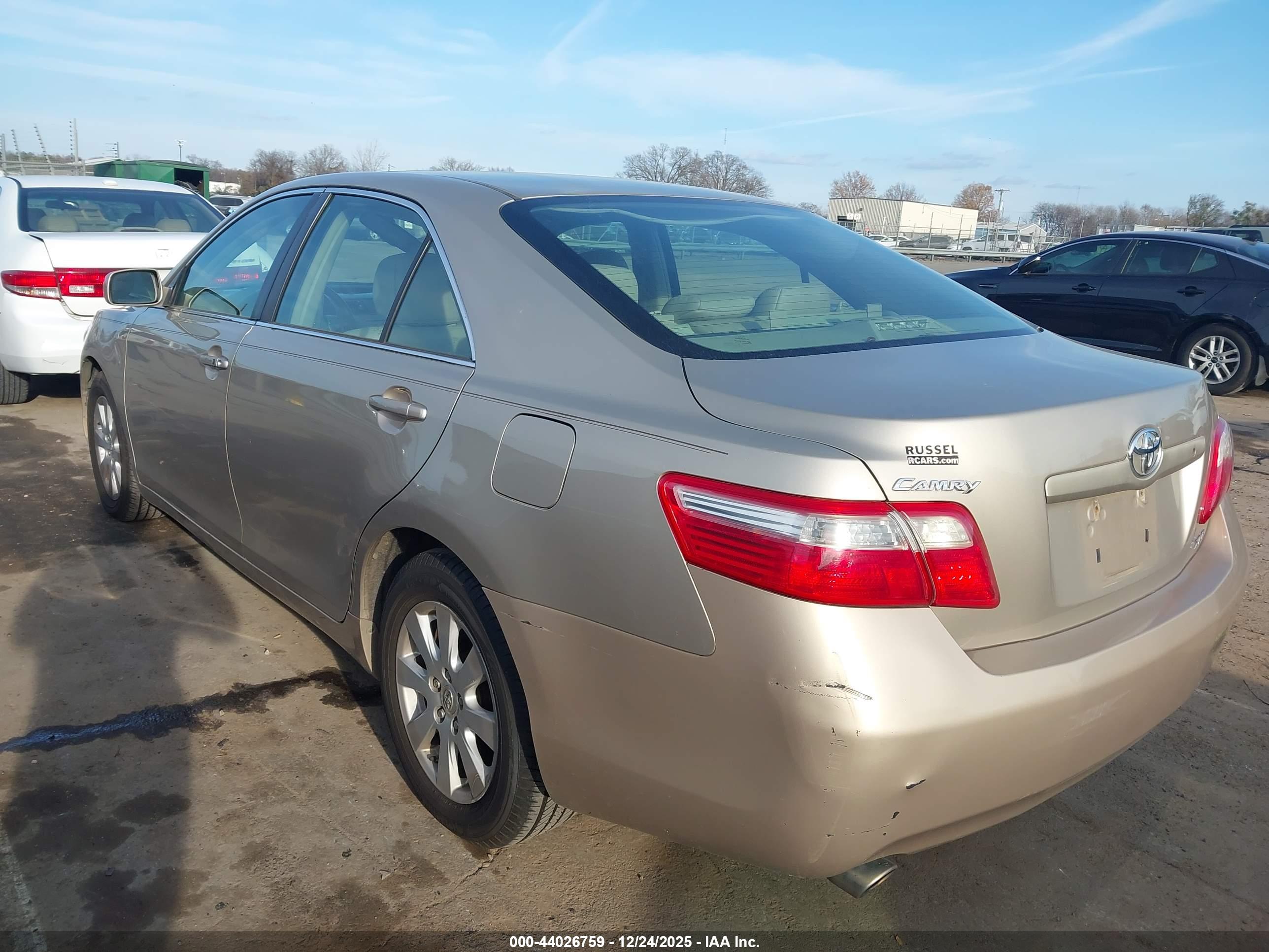 TOYOTA CAMRY image 3