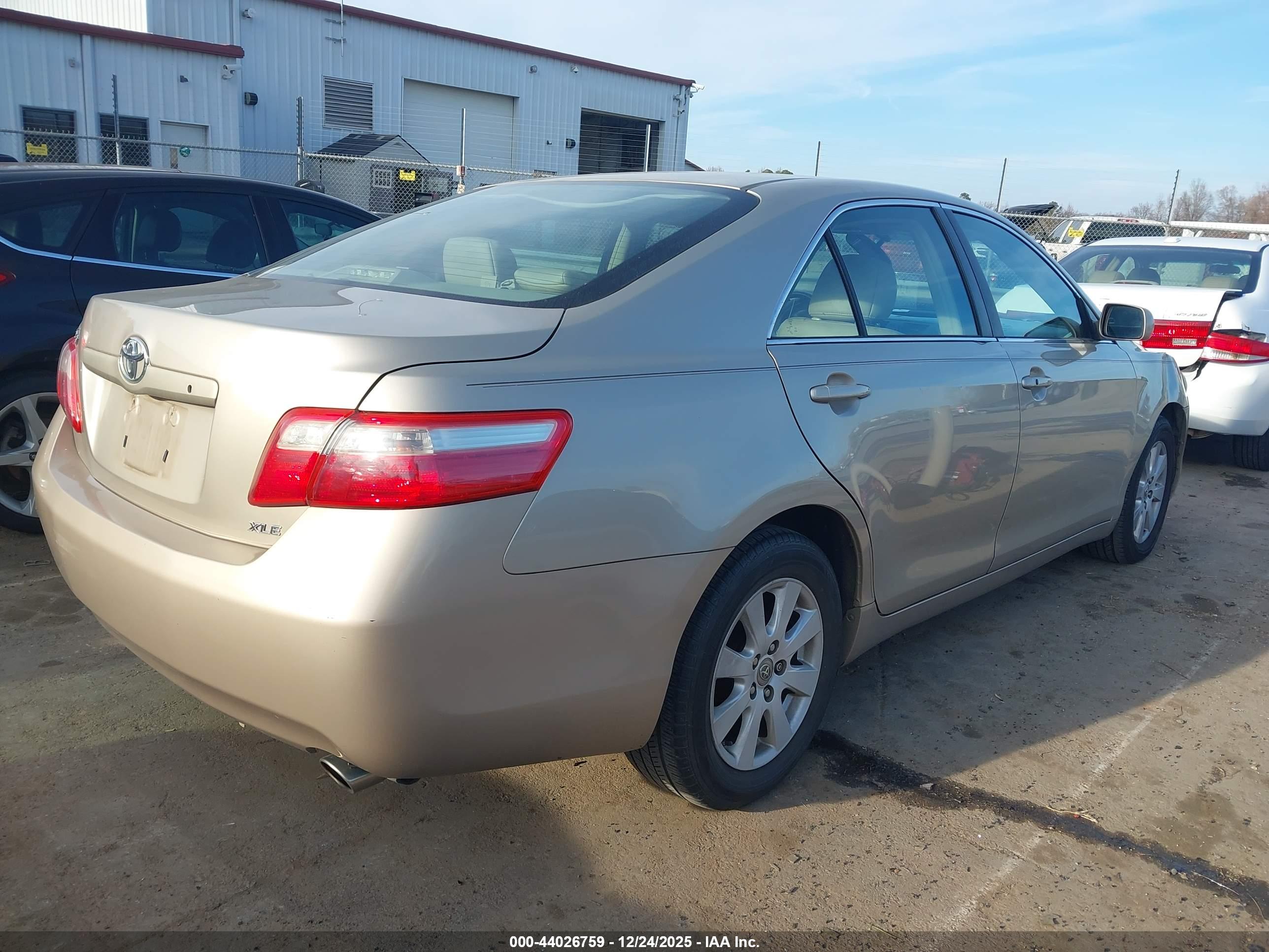 TOYOTA CAMRY image 4