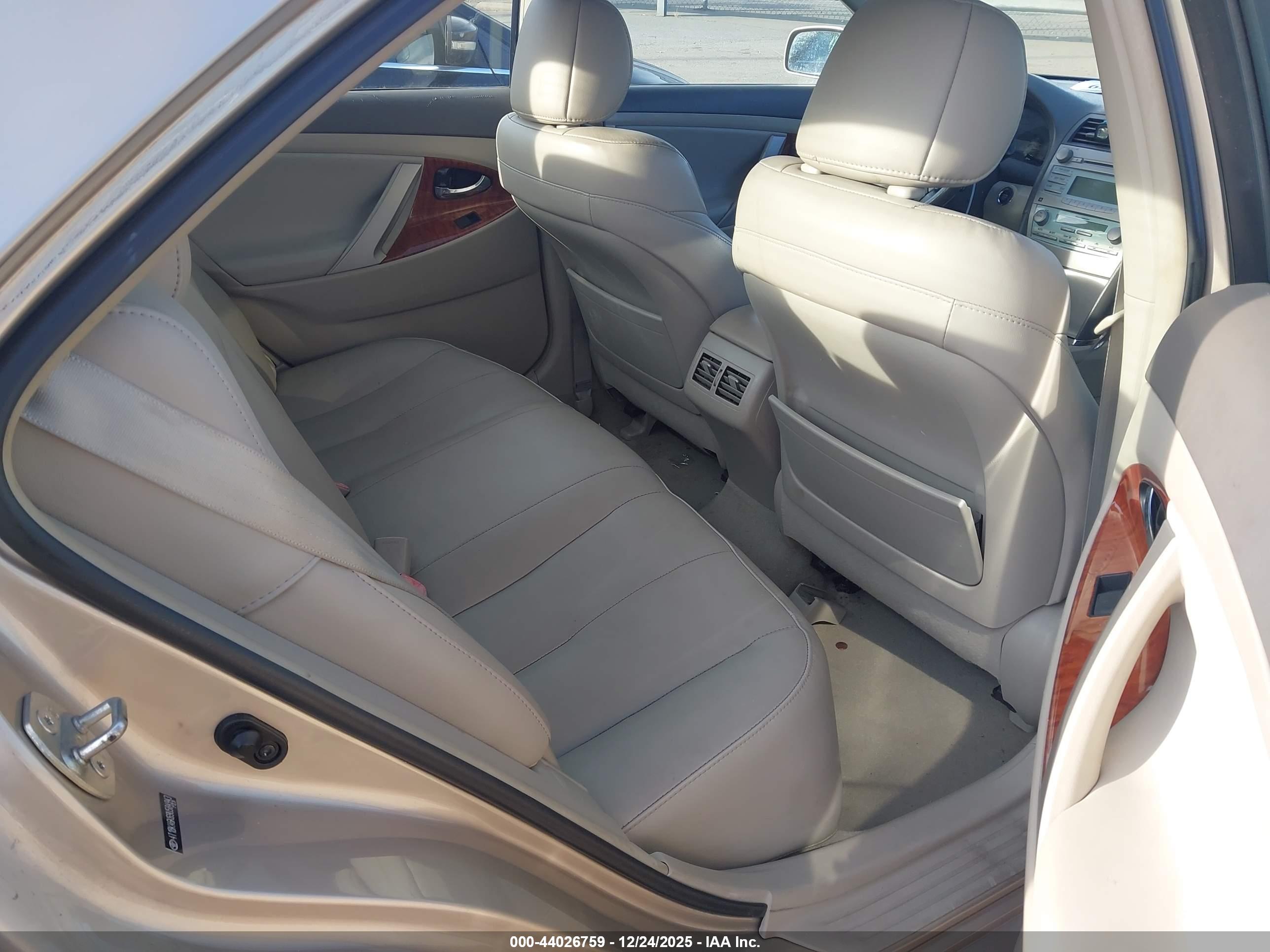 TOYOTA CAMRY image 8