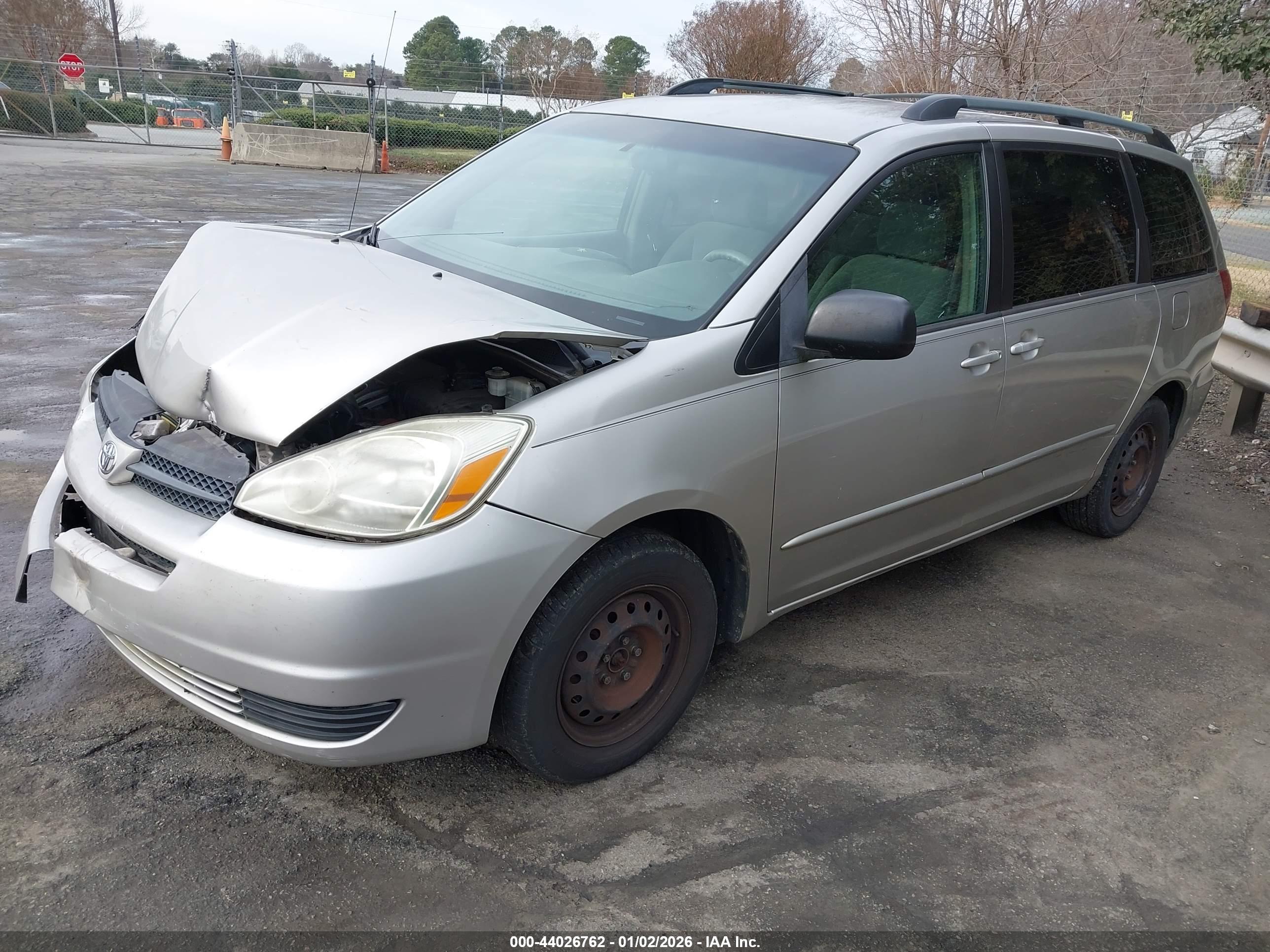TOYOTA SIENNA image 2