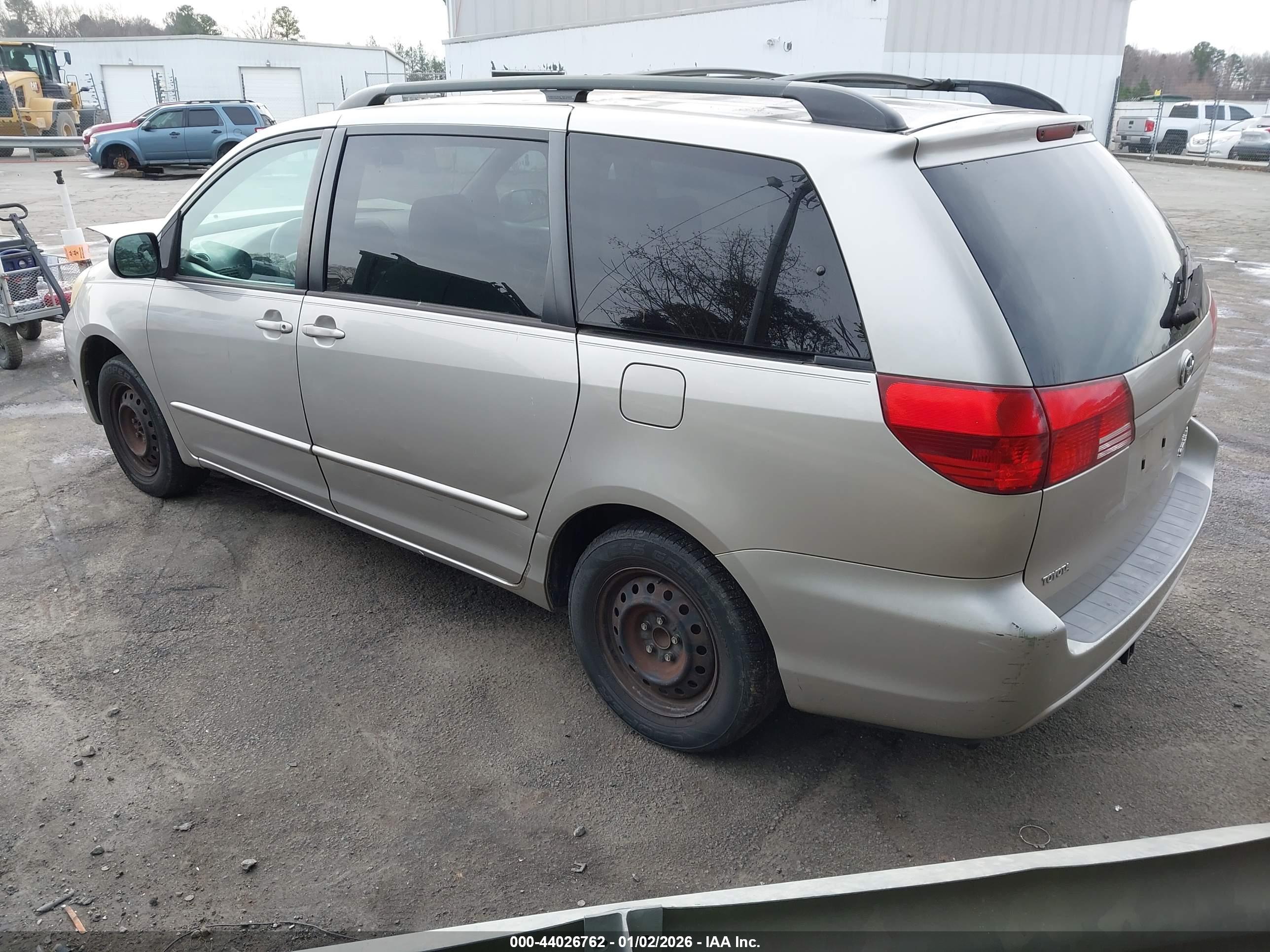 TOYOTA SIENNA image 3