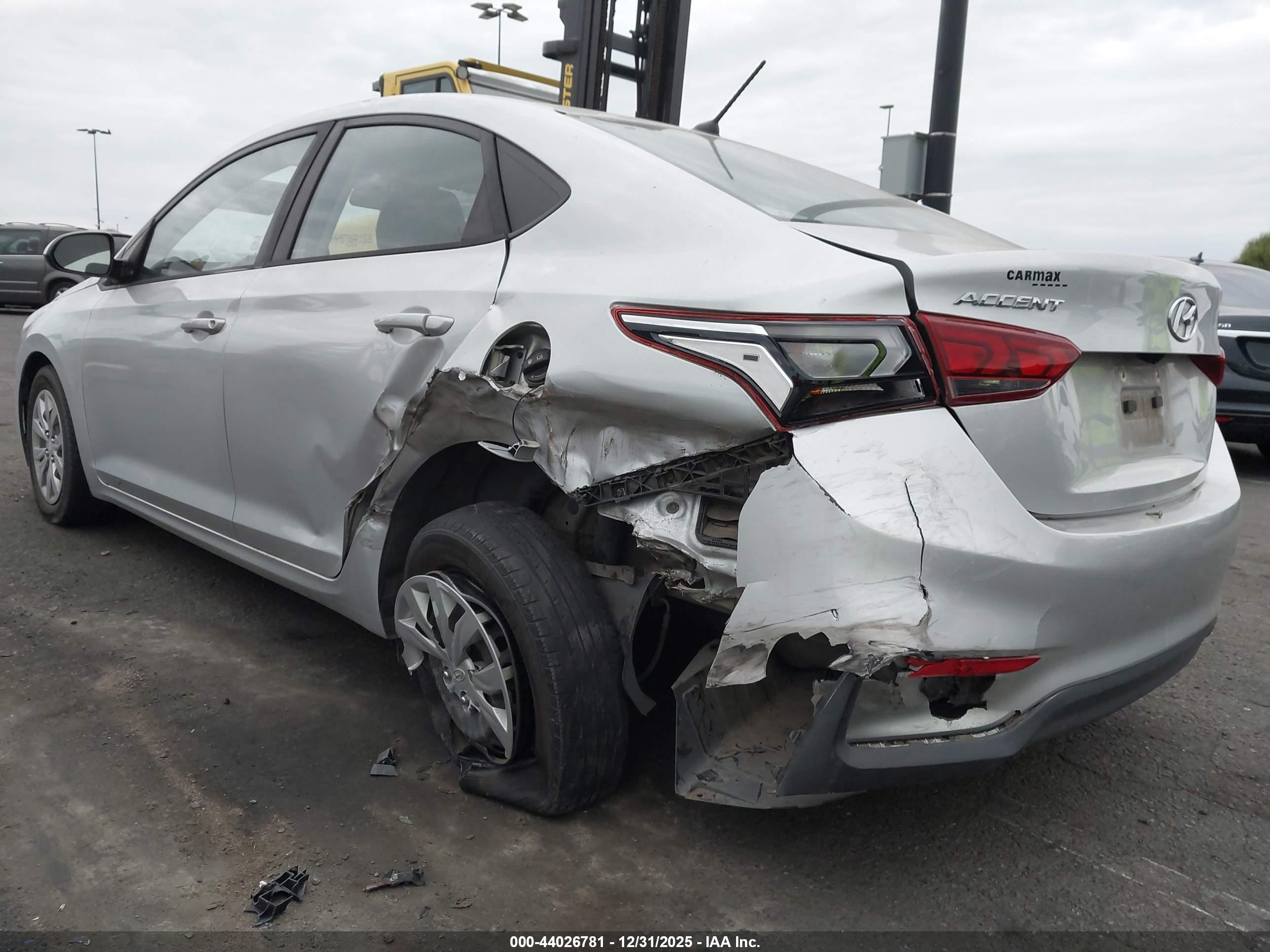 HYUNDAI ACCENT image 3